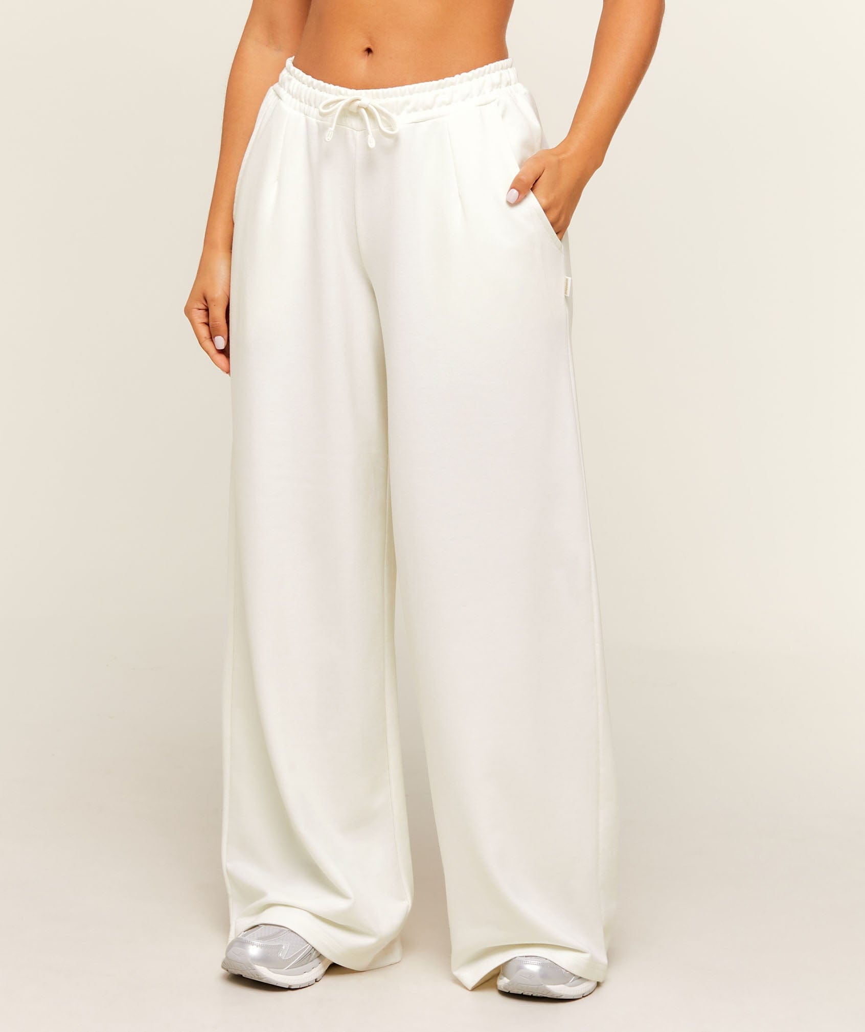 Gymshark Women's Gymshark Lightweight Wide Leg Pant Short Soft White