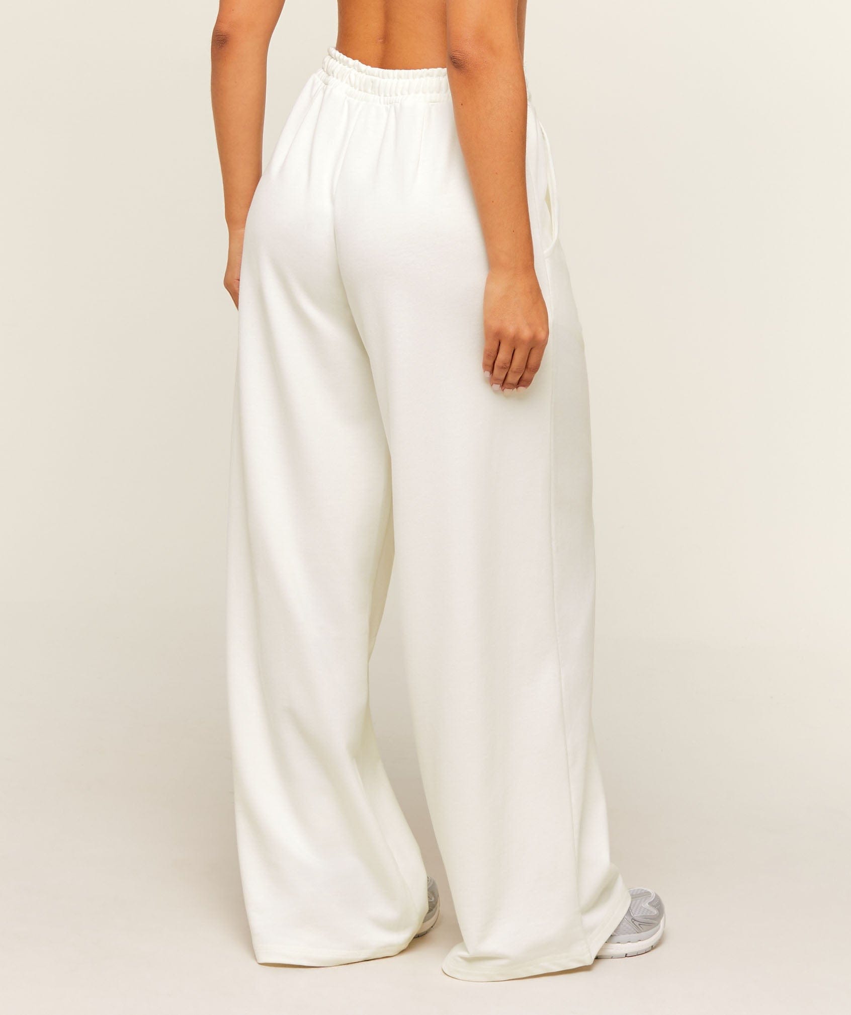 Gymshark Women's Gymshark Lightweight Wide Leg Pant Short Soft White