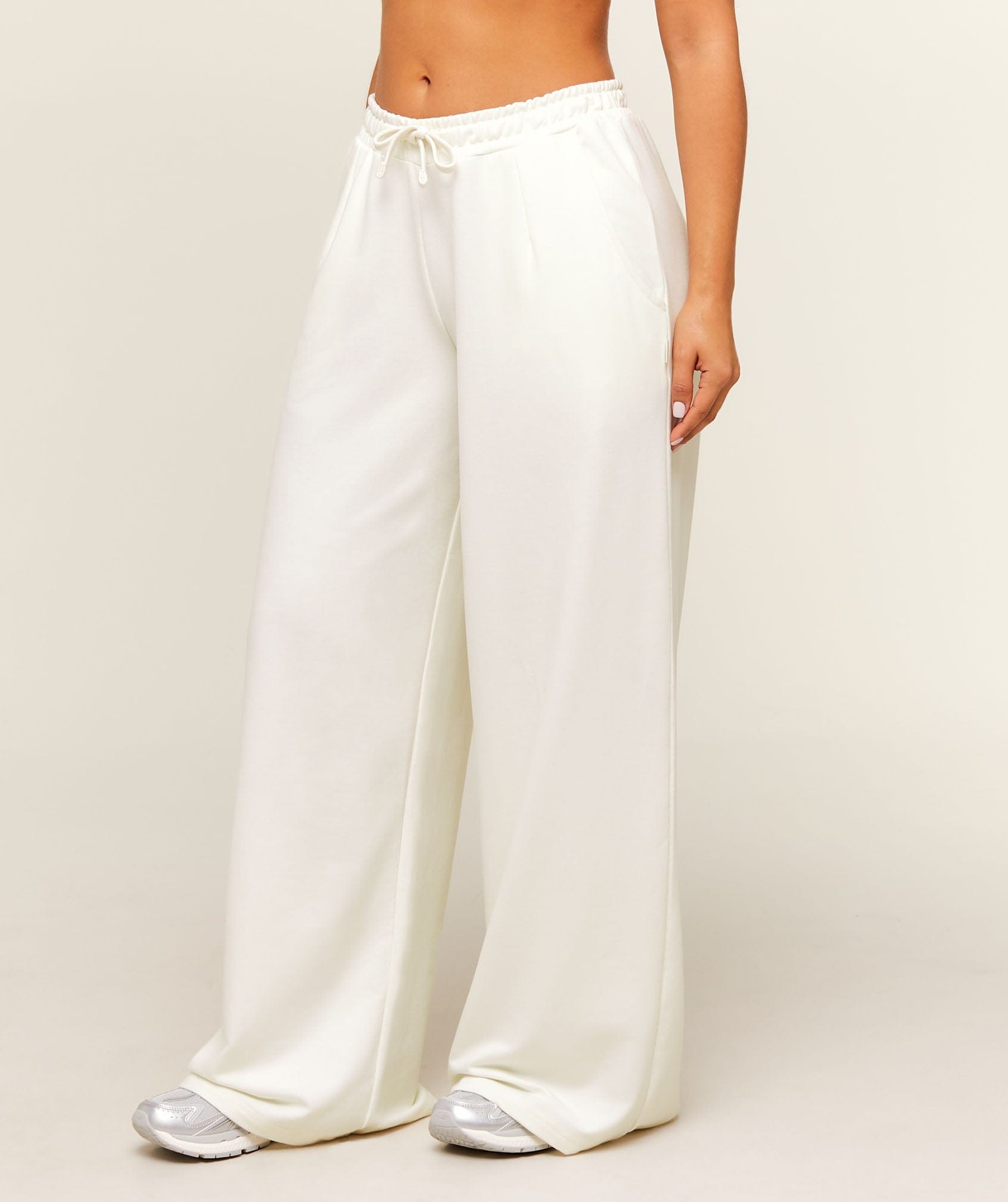 Gymshark Women's Gymshark Lightweight Wide Leg Pant Short Soft White