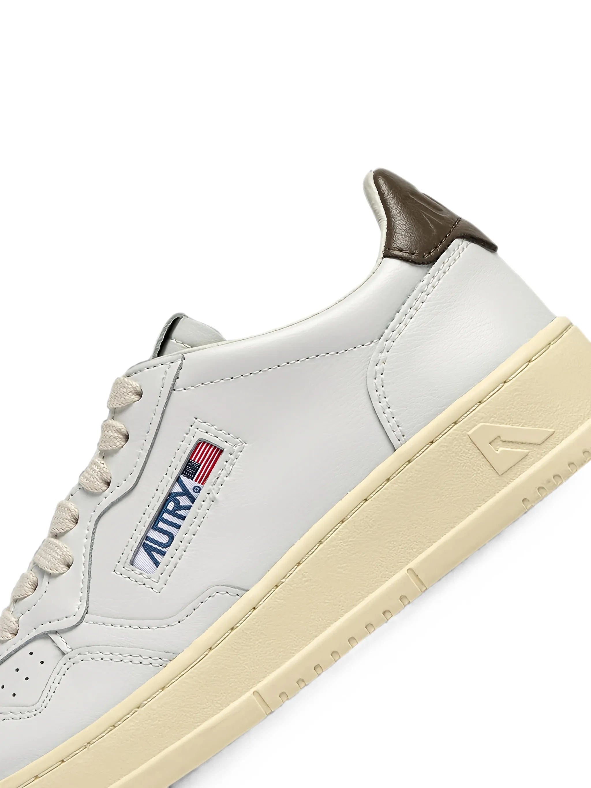 Autry Medalist Low perforated panelled sneakers