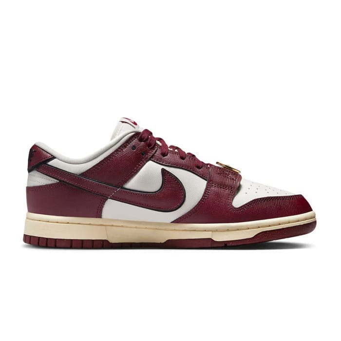 Team Wmns Dunk Low SE Sisterhood - Team Red