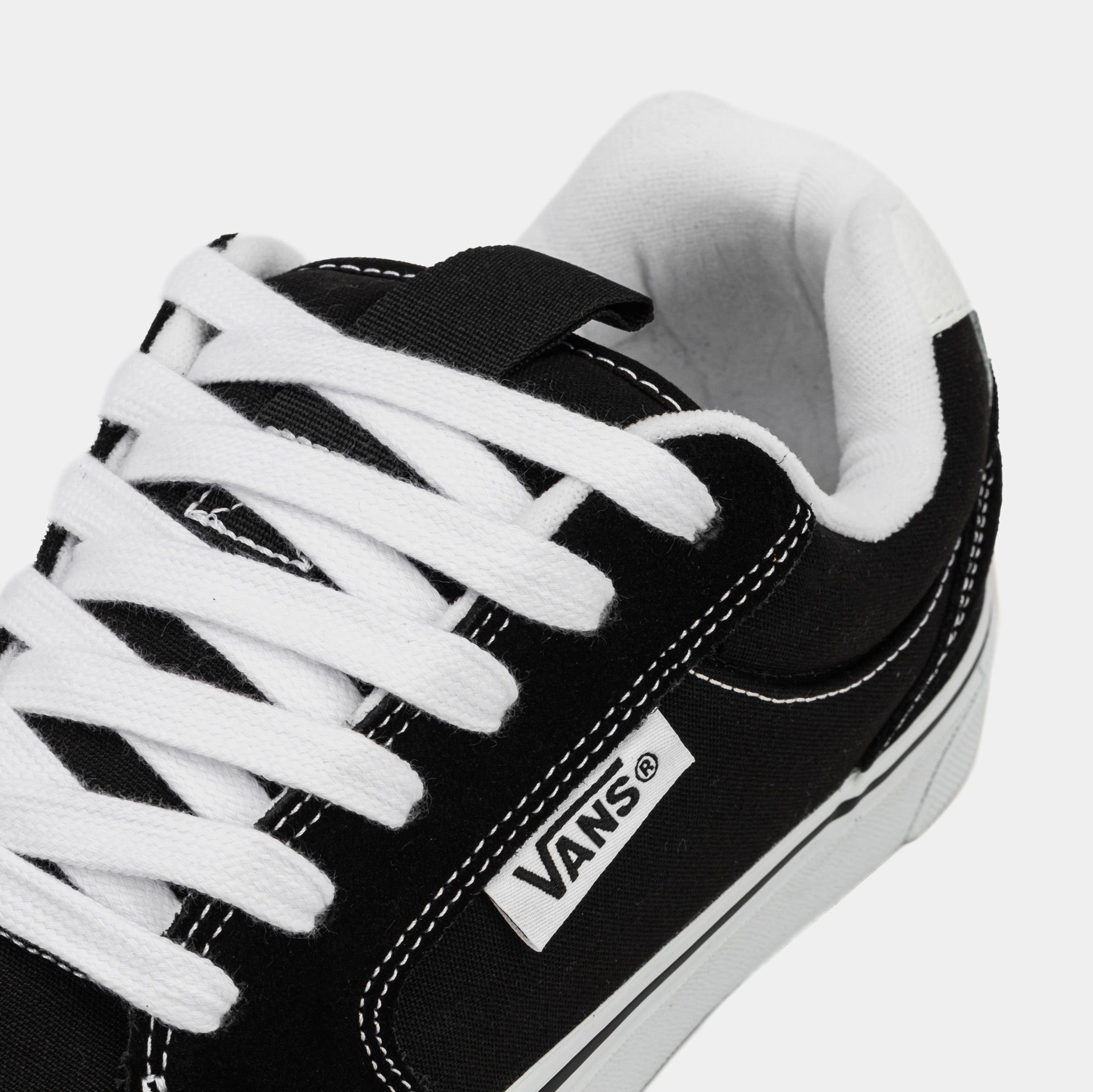Vans Chukka Push Mens Skate Shoes (Black/White)
