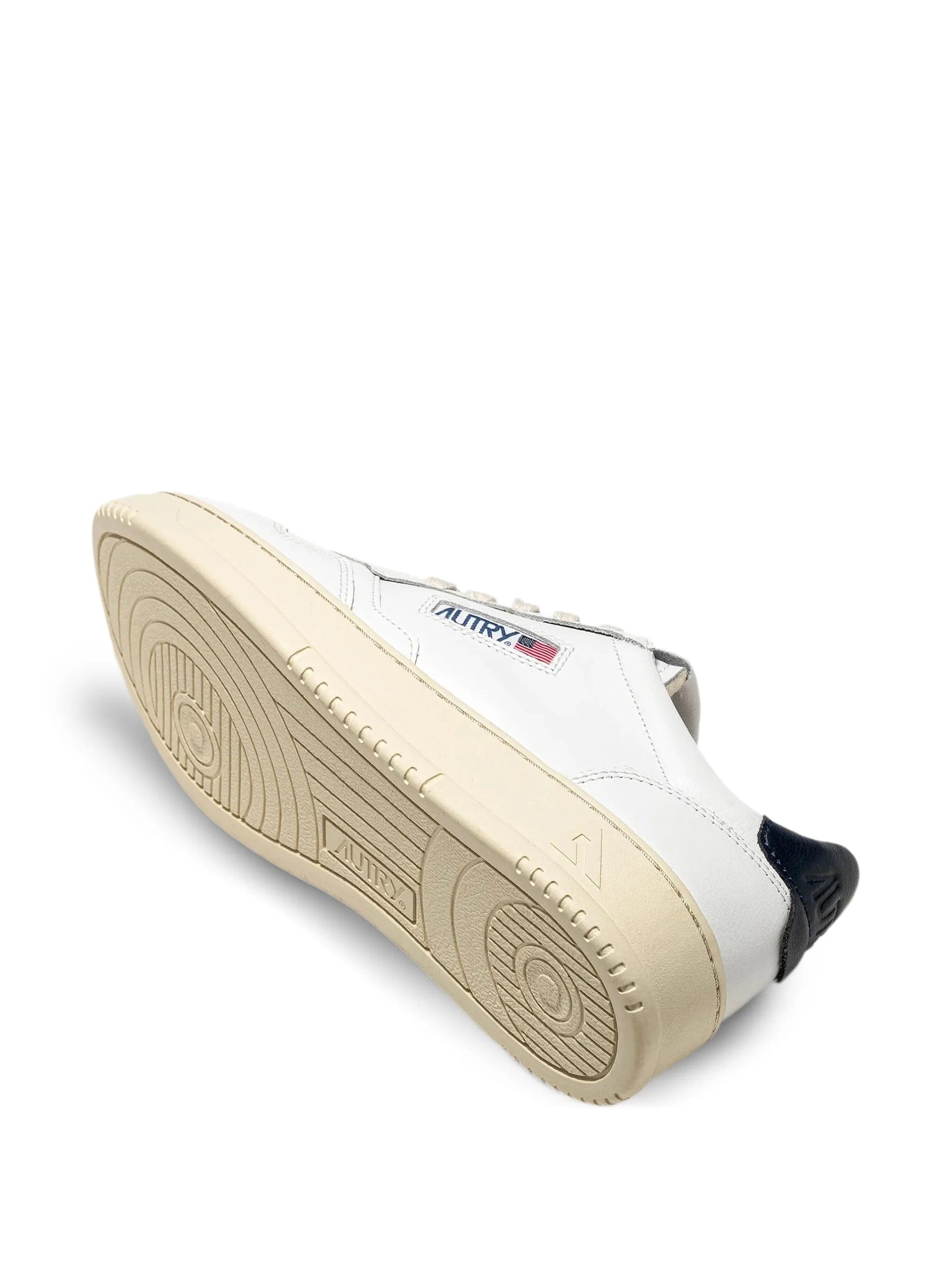 Autry Medalist low sneakers in white and space leather
