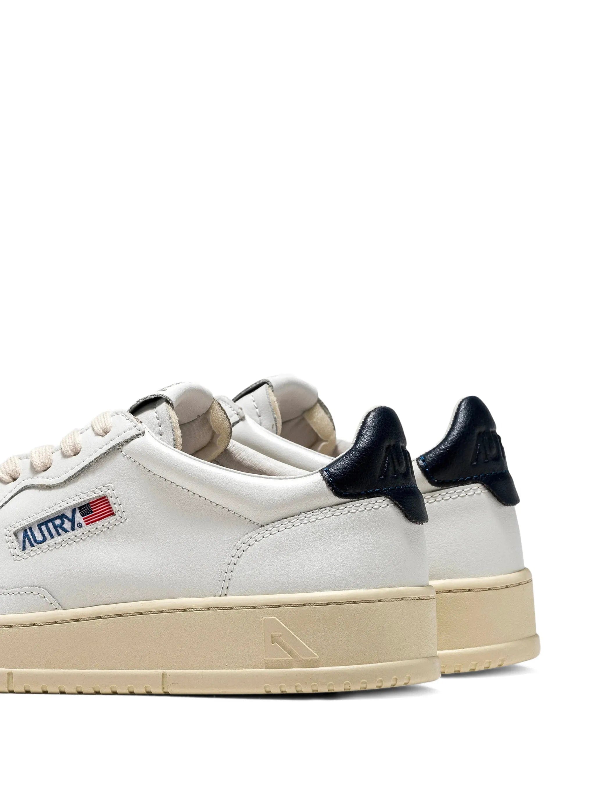 Autry Medalist low sneakers in white and space leather