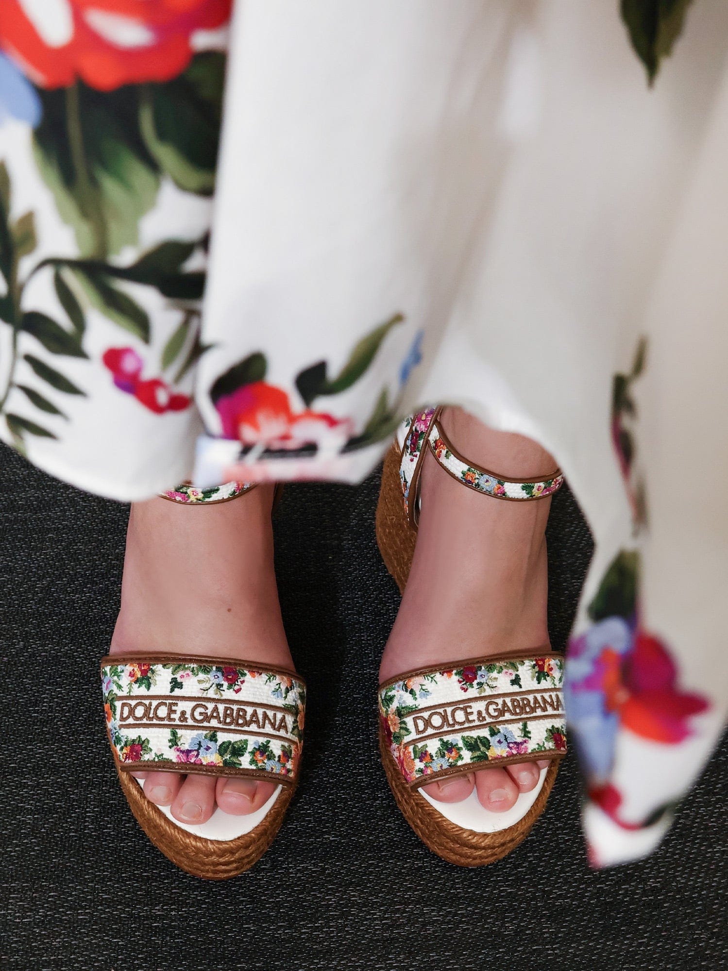 Dolce & Gabbana Raffia sandals with floral embroidery