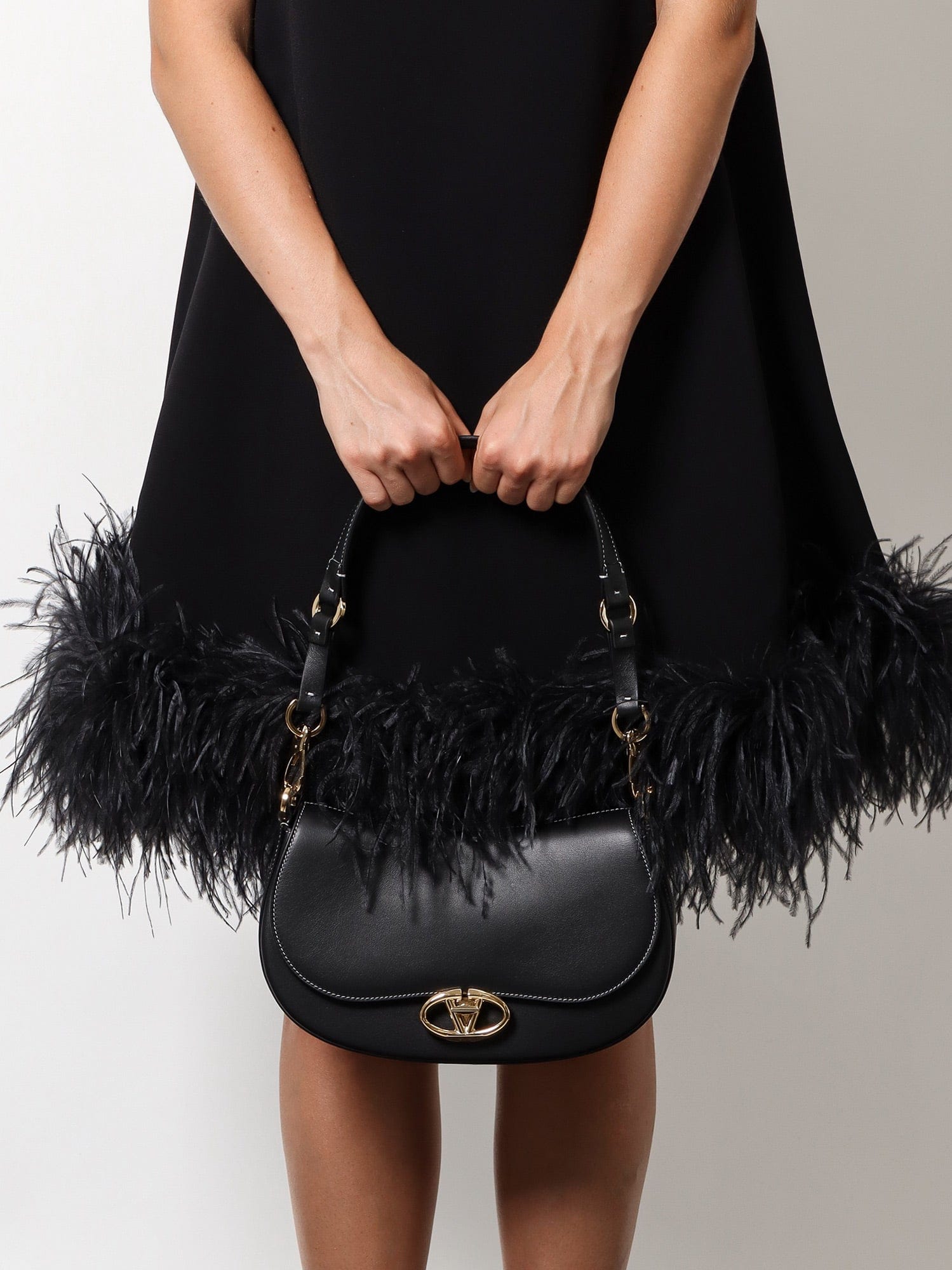 Valentino Garavani Leather shoulder bag with VLogo signature detail