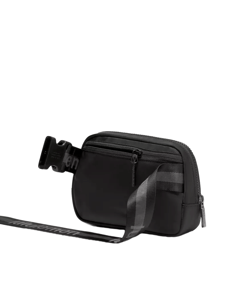 Lululemon Everywhere Belt Bag 1 l Wordmark Black/Graphite Grey/Solar Grey