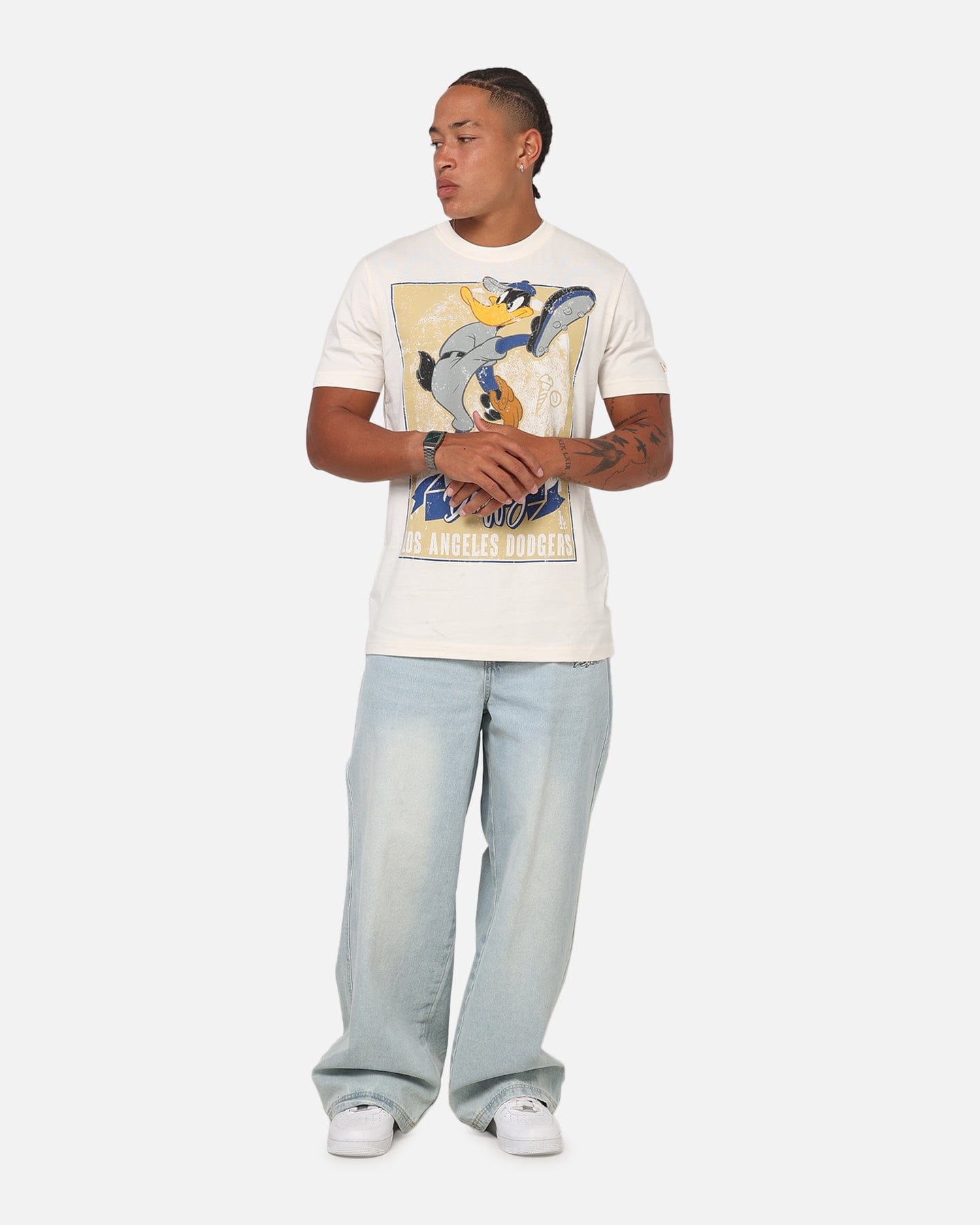 New Era Los Angeles Dodgers Looney Tunes Daffy Duck T - Shirt Light Beige
