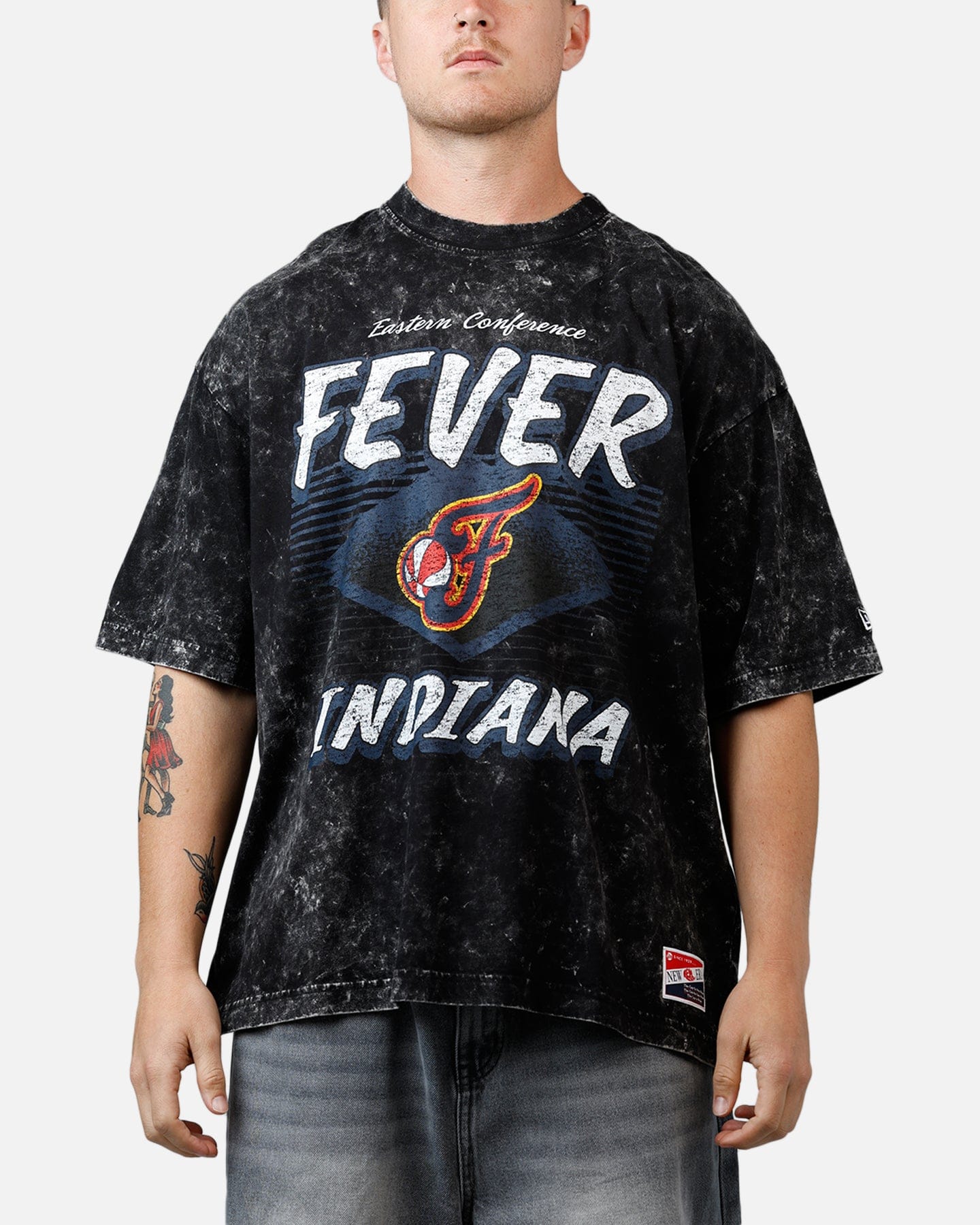 New Era Indiana Fever Boxy Essentials T - Shirt Washed Black