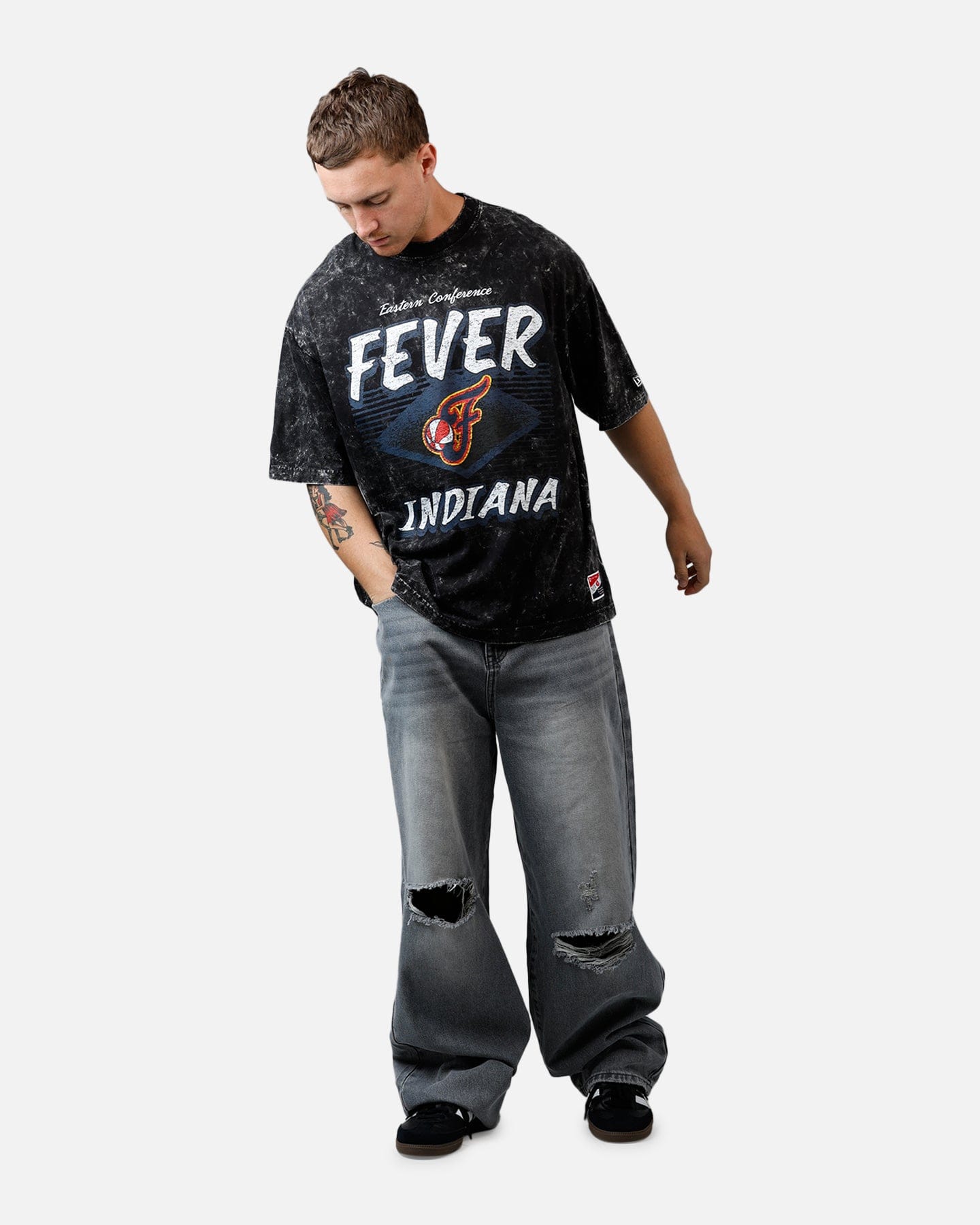 New Era Indiana Fever Boxy Essentials T - Shirt Washed Black