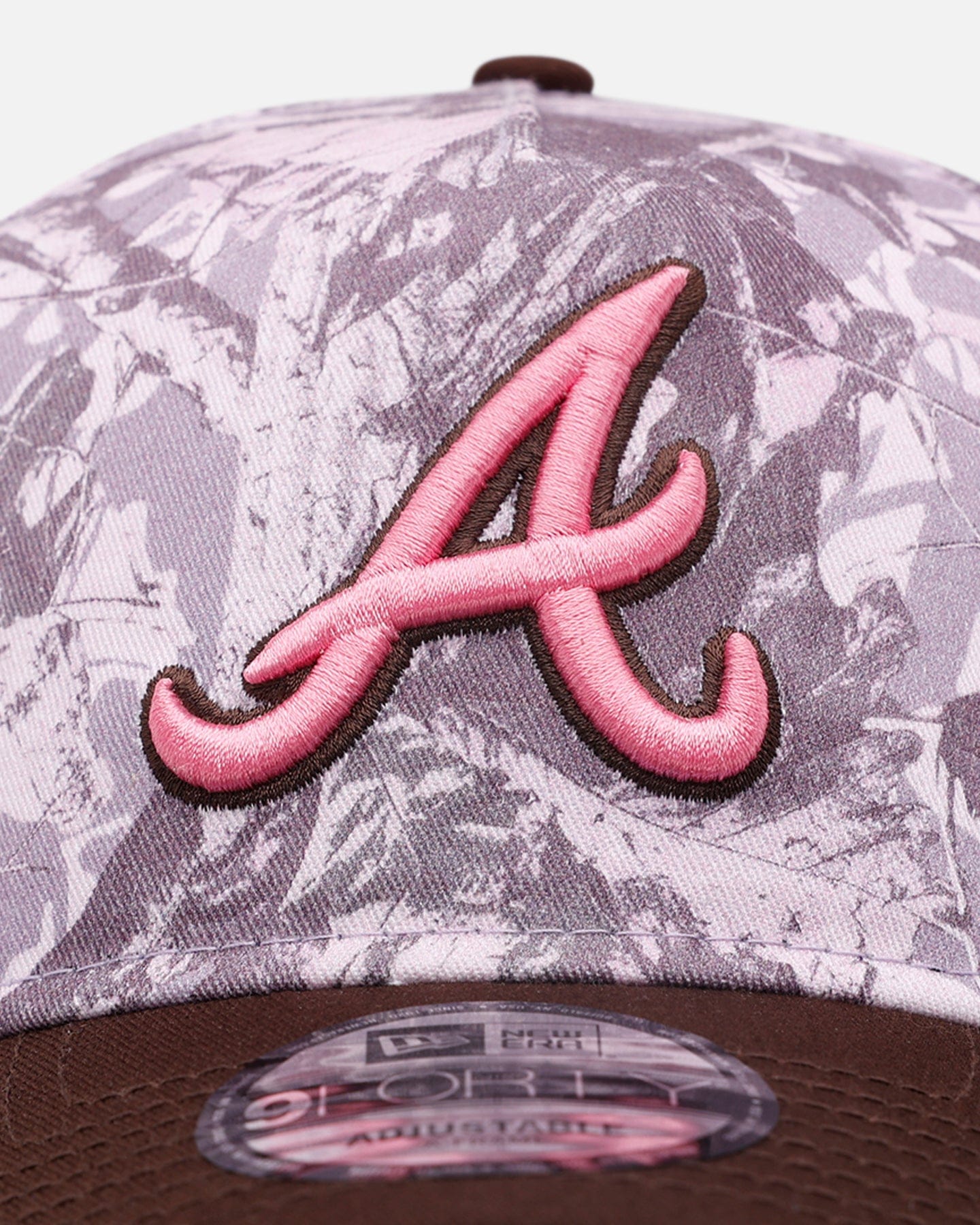 New Era Atlanta Braves Pink Tree Camo 9FORTY A - Frame Snapback Pink