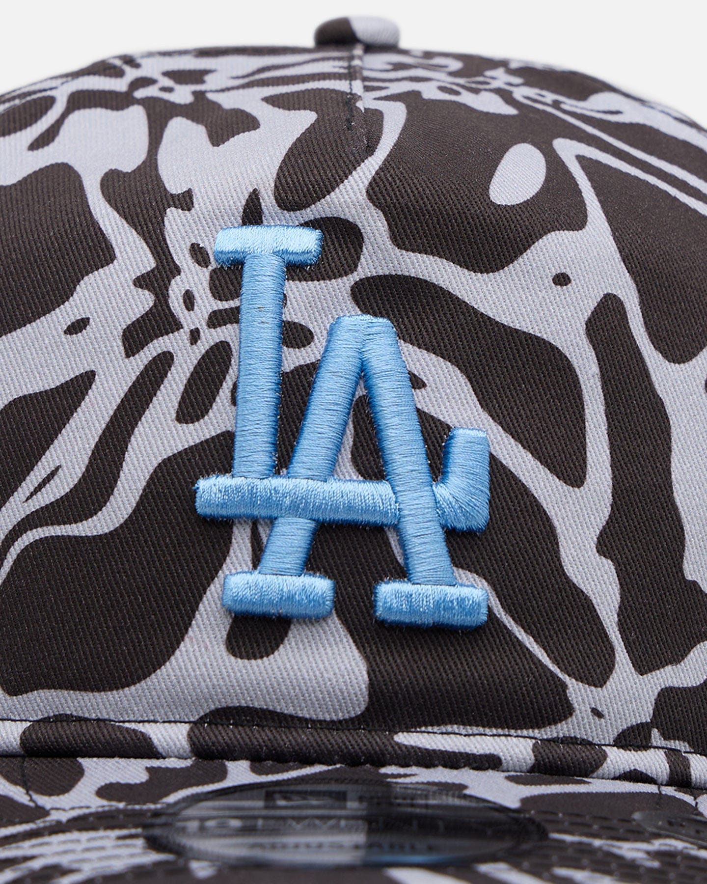 New Era Los Angeles Dodgers Brushed Cotton 19TWENTY Strapback Black/Light Blue
