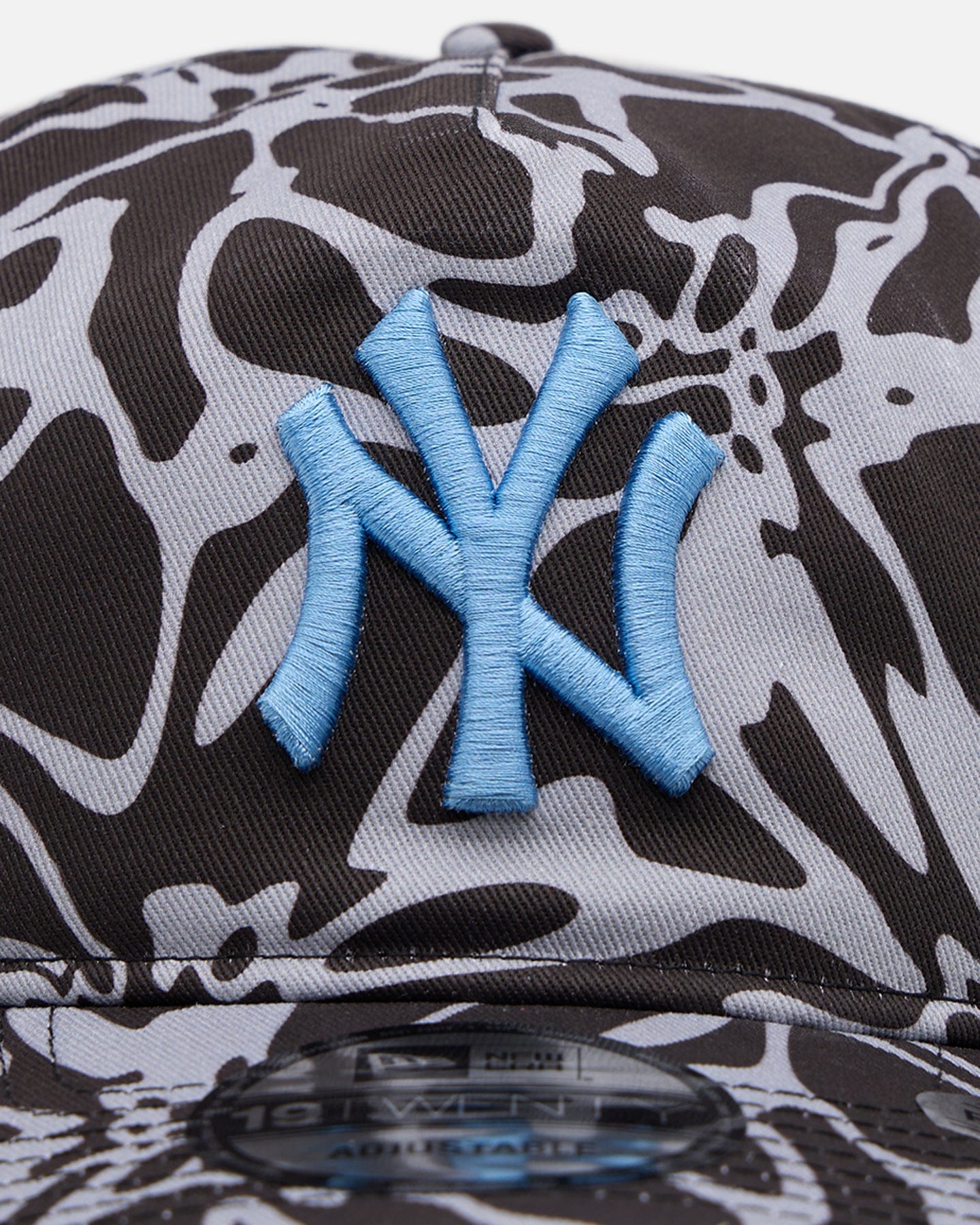 New Era New York Yankees Brushed Cotton 19TWENTY Strapback Black/Light Blue