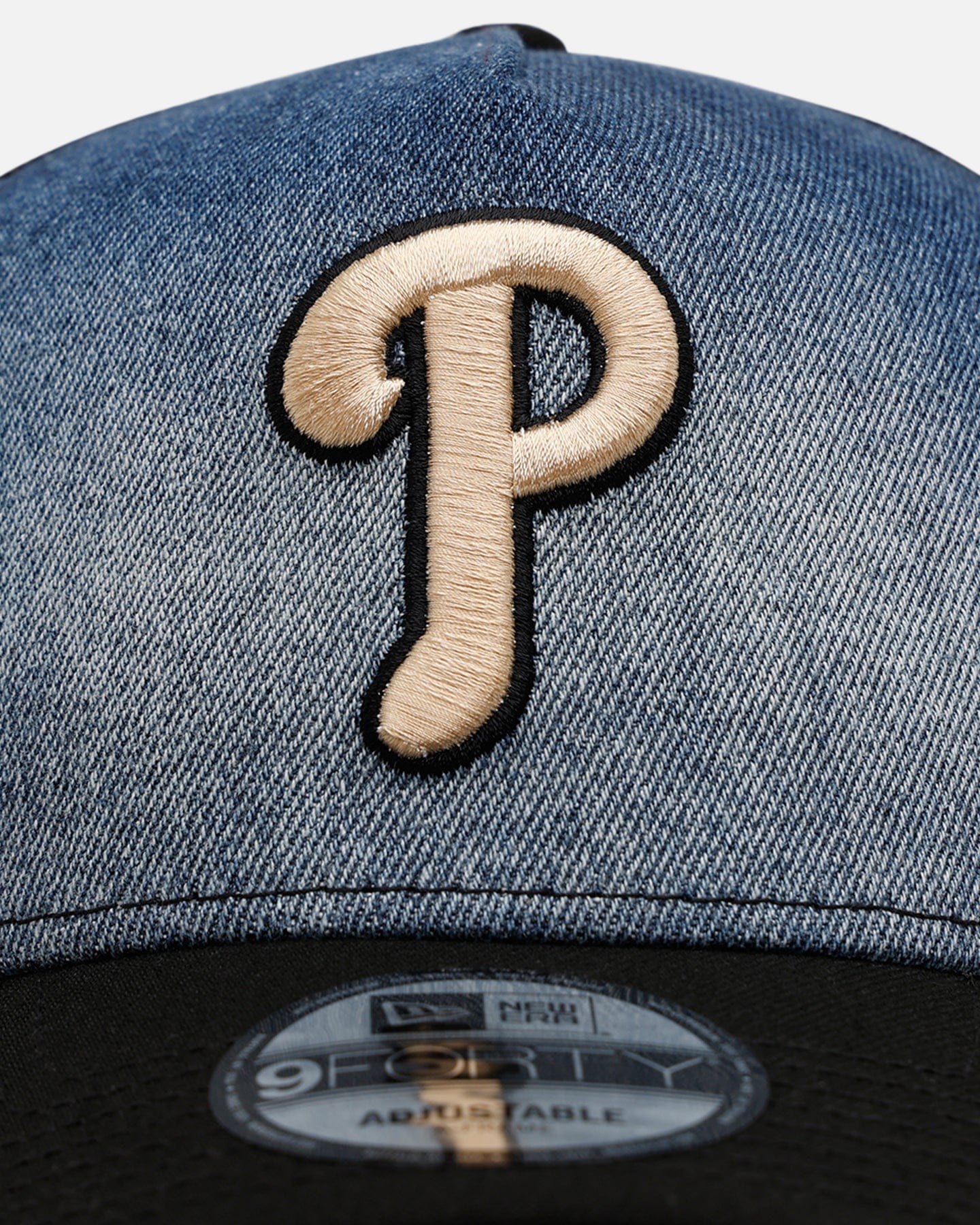 New Era Philadelphia Phillies Bleach 9FORTY A - Frame Trucker Snapback Denim