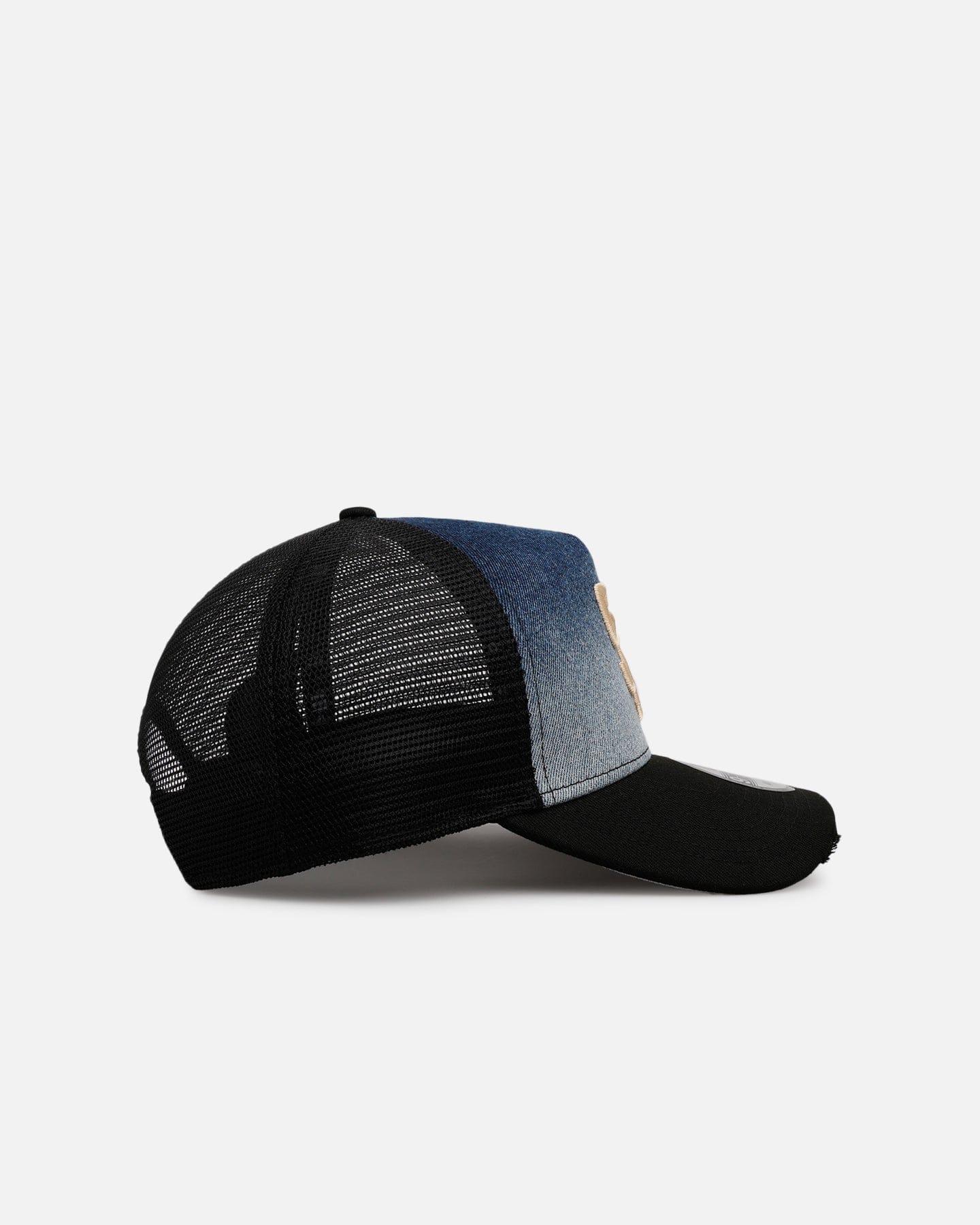 New Era San Diego Padres Bleach 9FORTY A - Frame Trucker Snapback Denim