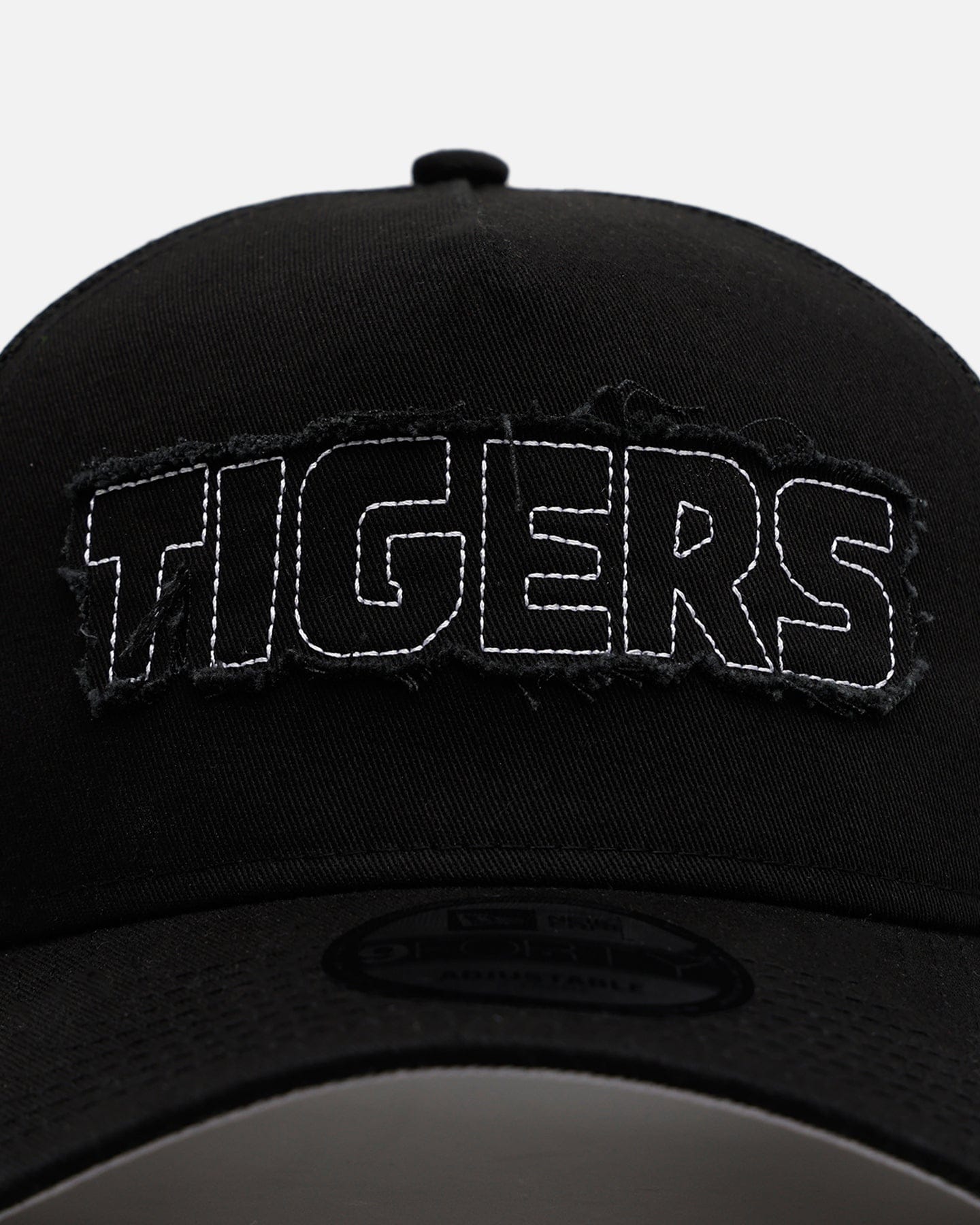 New Era Detroit Tigers Distressed 9FORTY A - Frame Trucker Snapback Black/White