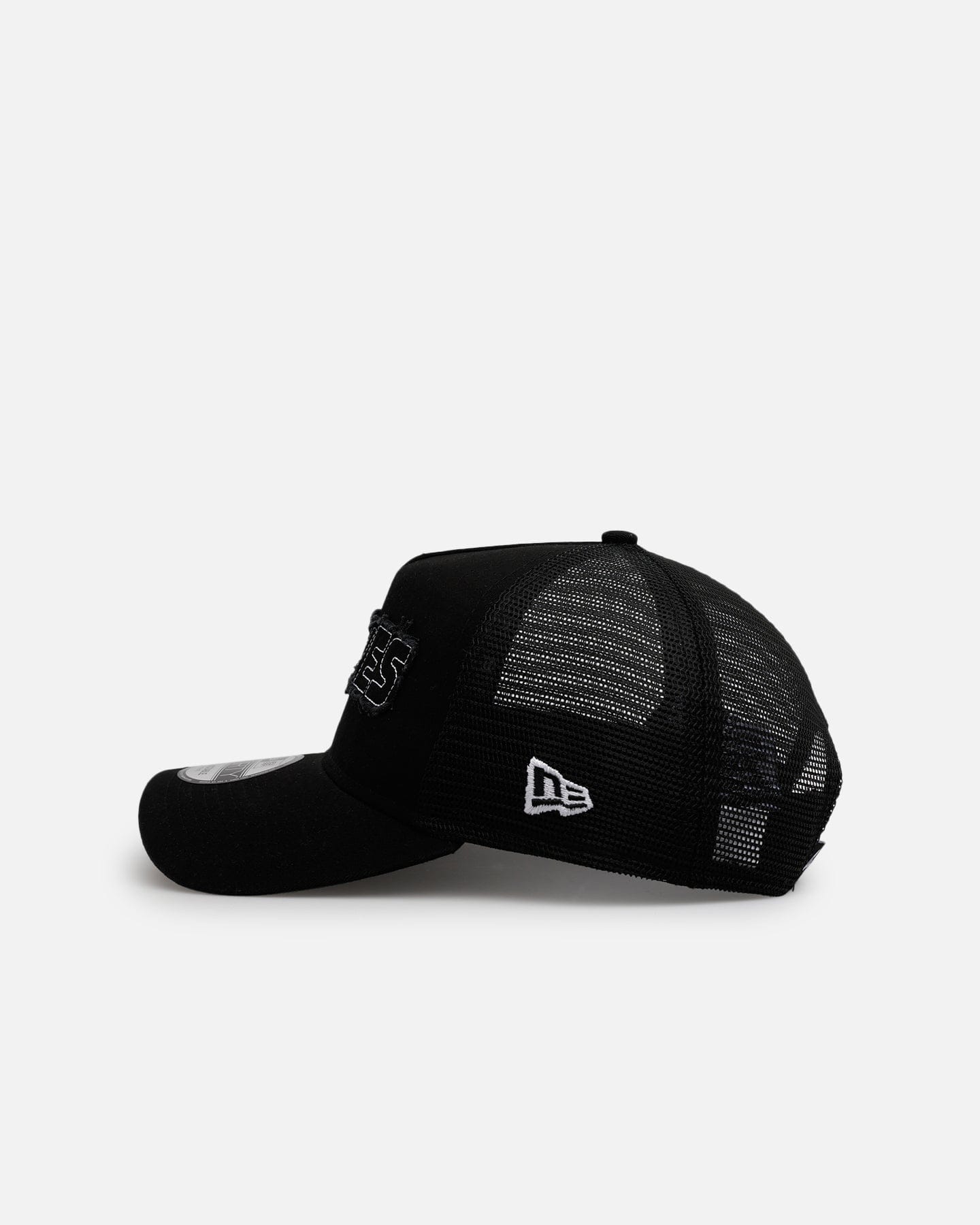 New Era Atlanta Braves Distressed 9FORTY A - Frame Trucker Snapback Black/White