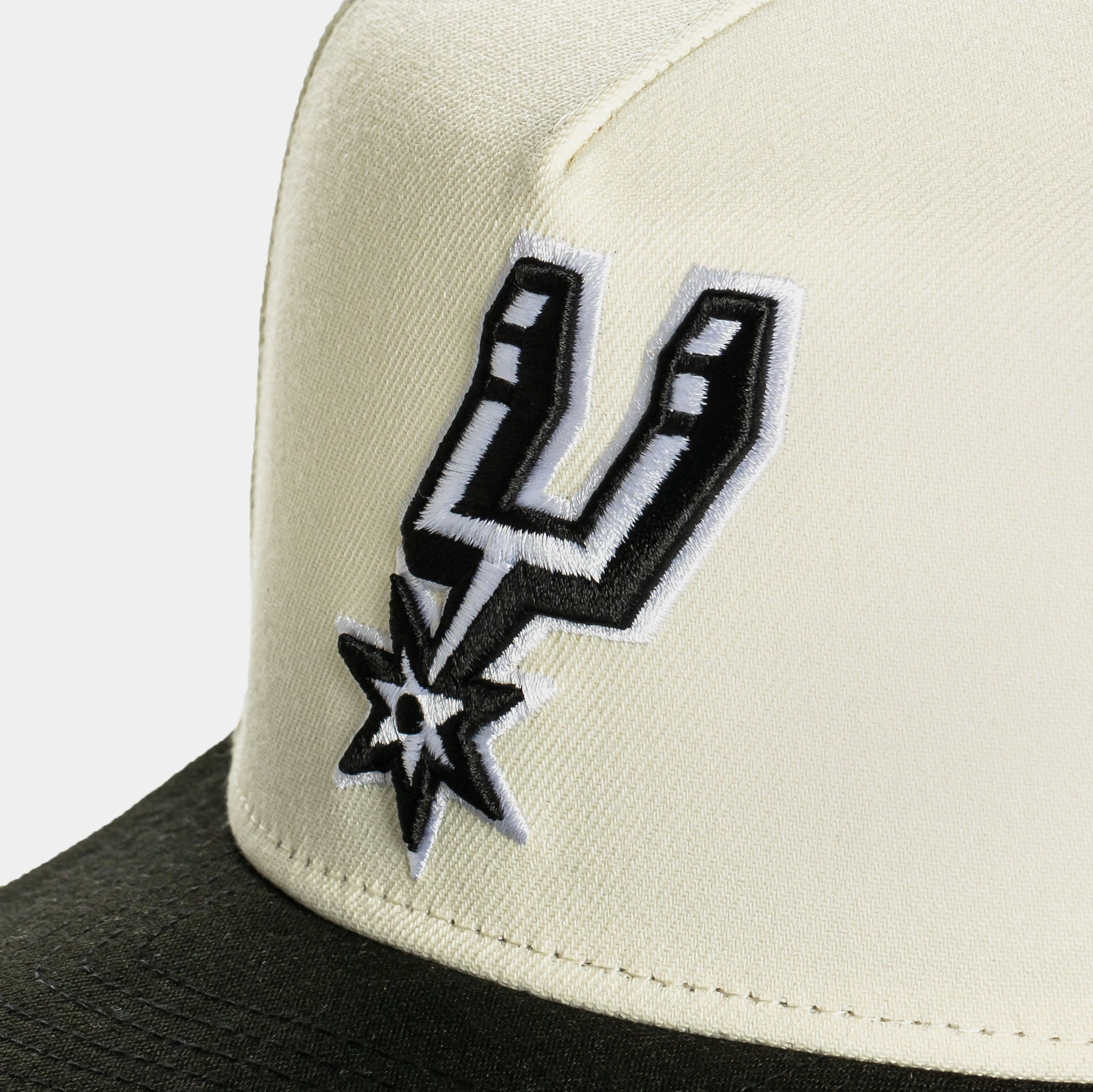 NEW ERA Shoe Palace Exclusive San Antonio Spurs 950AF Snapback Mens Hat (Chrome/Black)