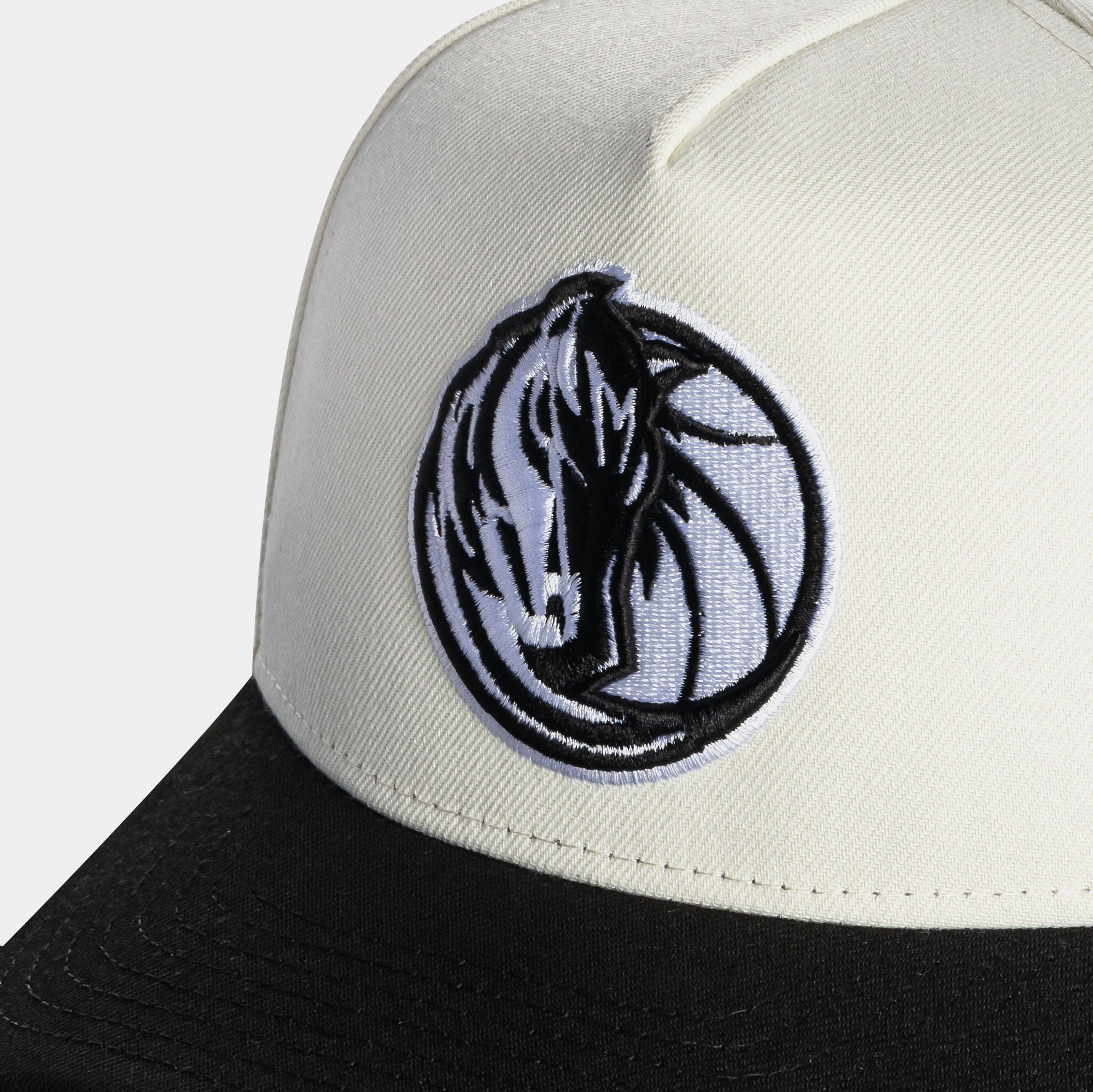 NEW ERA Shoe Palace Exclusive NBA Dallas Mavericks 950AF Snapback Mens Hat (Chrome/Black)