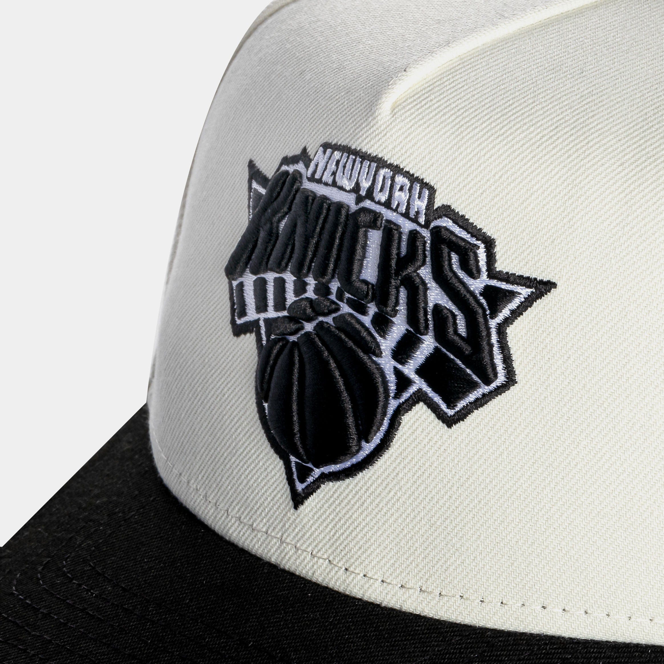 NEW ERA Shoe Palace Exclusive NBA New York Knicks 950AF Snapback Mens Hat (Chrome/Black)