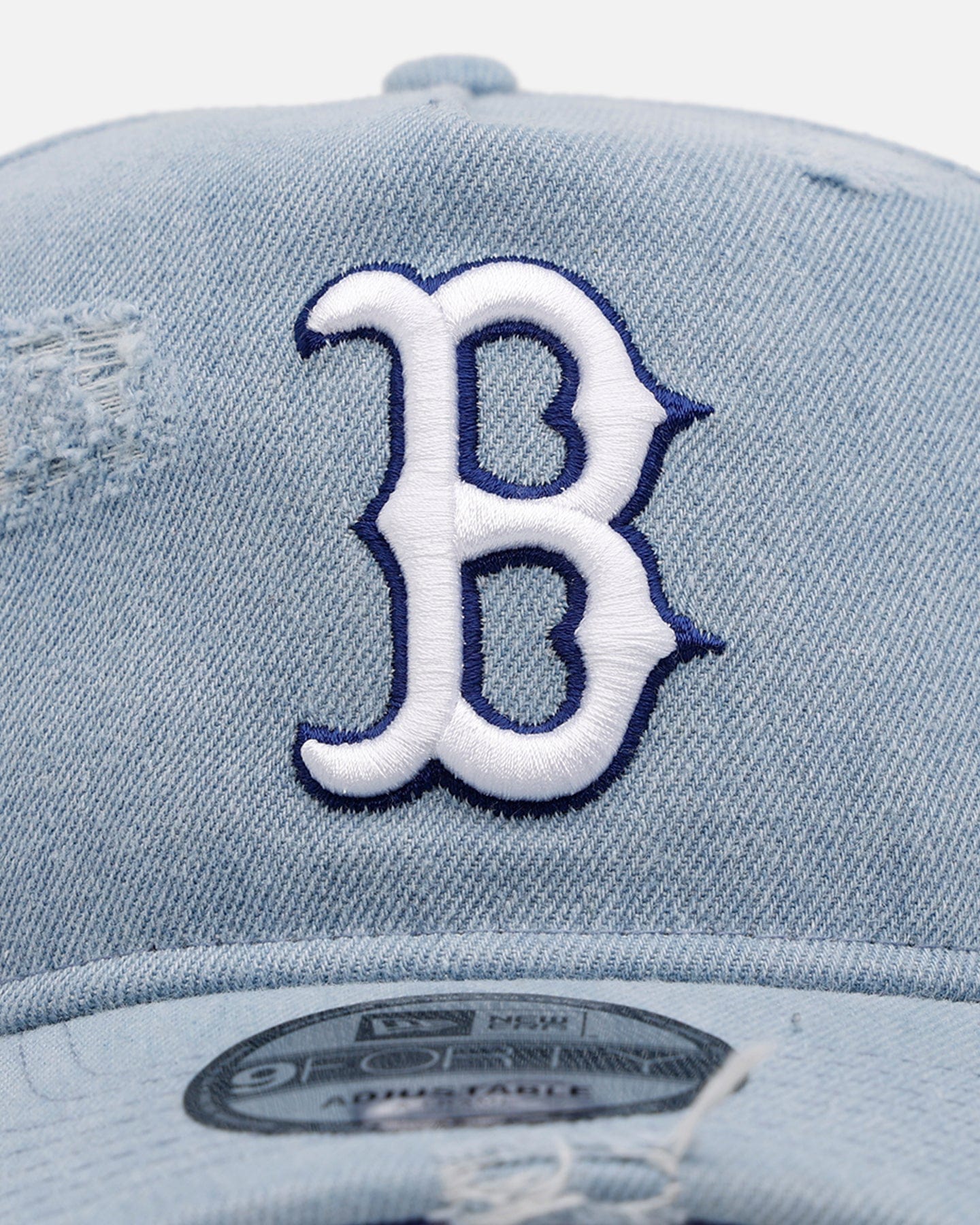 New Era Boston Red Sox Distressed Denim 9FORTY A - Frame Snapback Light Wash Denim