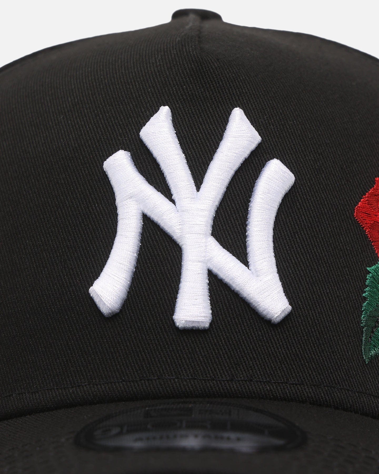 New Era New York Yankees Rose Emblem 9FORTY A - Frame Snapback Black