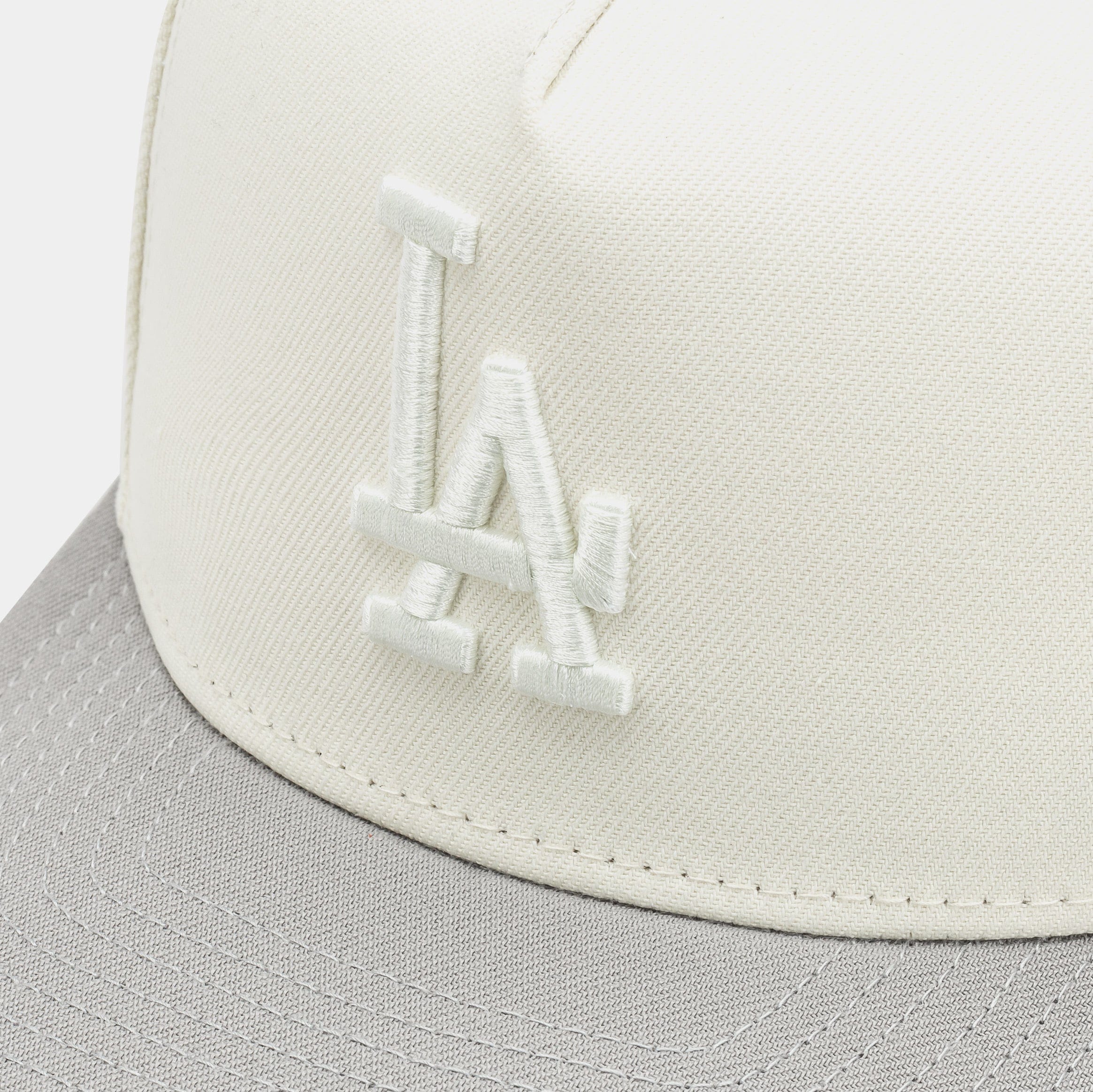 NEW ERA Shoe Palace Exclusive Los Angeles Dodgers Chrome 950AF Curve Mens Hat (Chrome Grey)