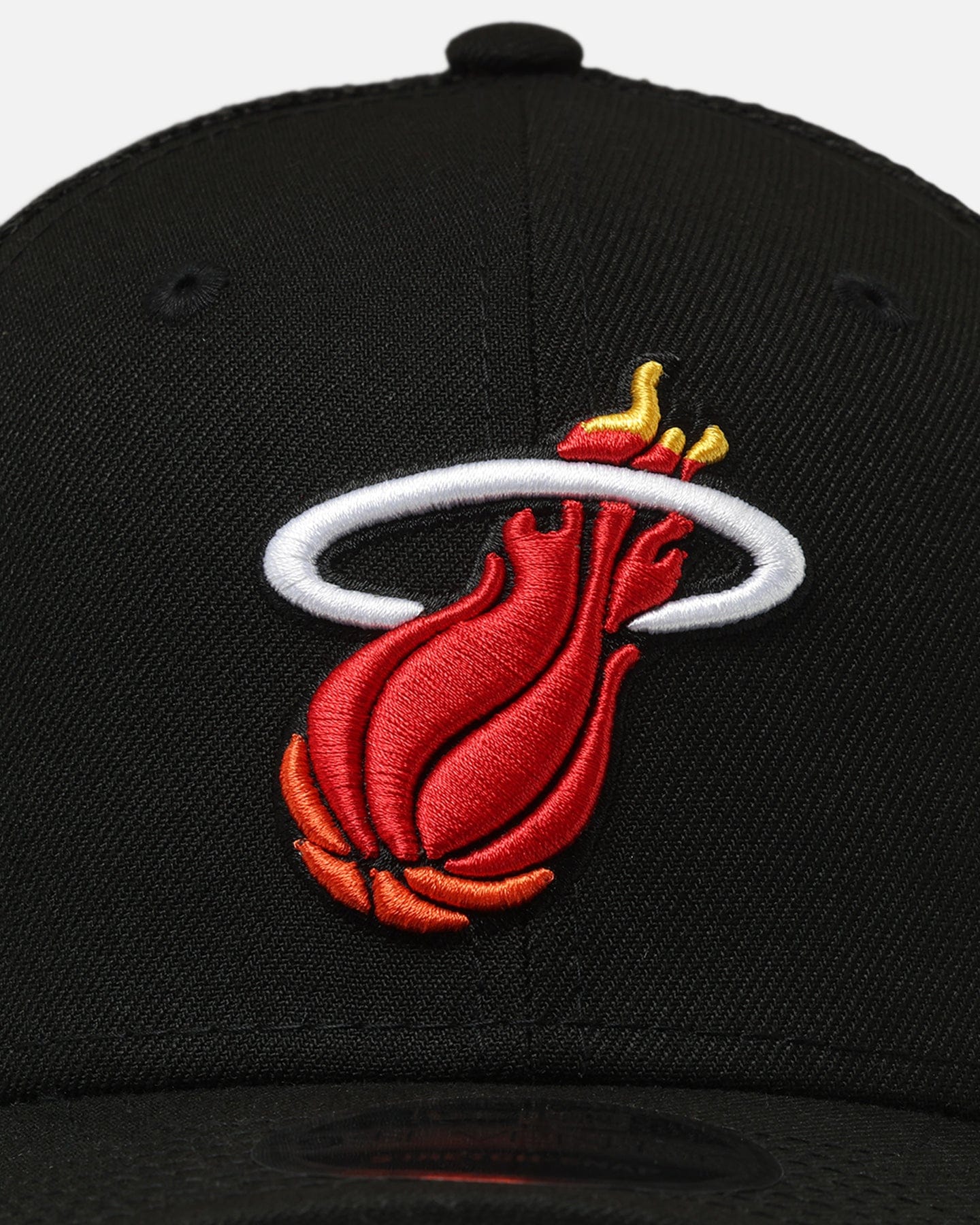 New Era Miami Heat HWC 9SEVENTY Trucker Stretch Snapback Black