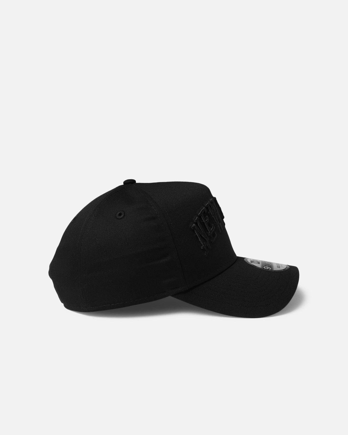 New Era New York Knicks NBA Black On Black 9FORTY A - Frame Snapback Black