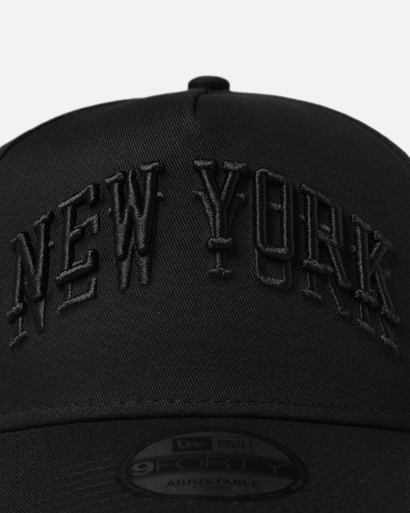 New Era New York Knicks NBA Black On Black 9FORTY A - Frame Snapback Black