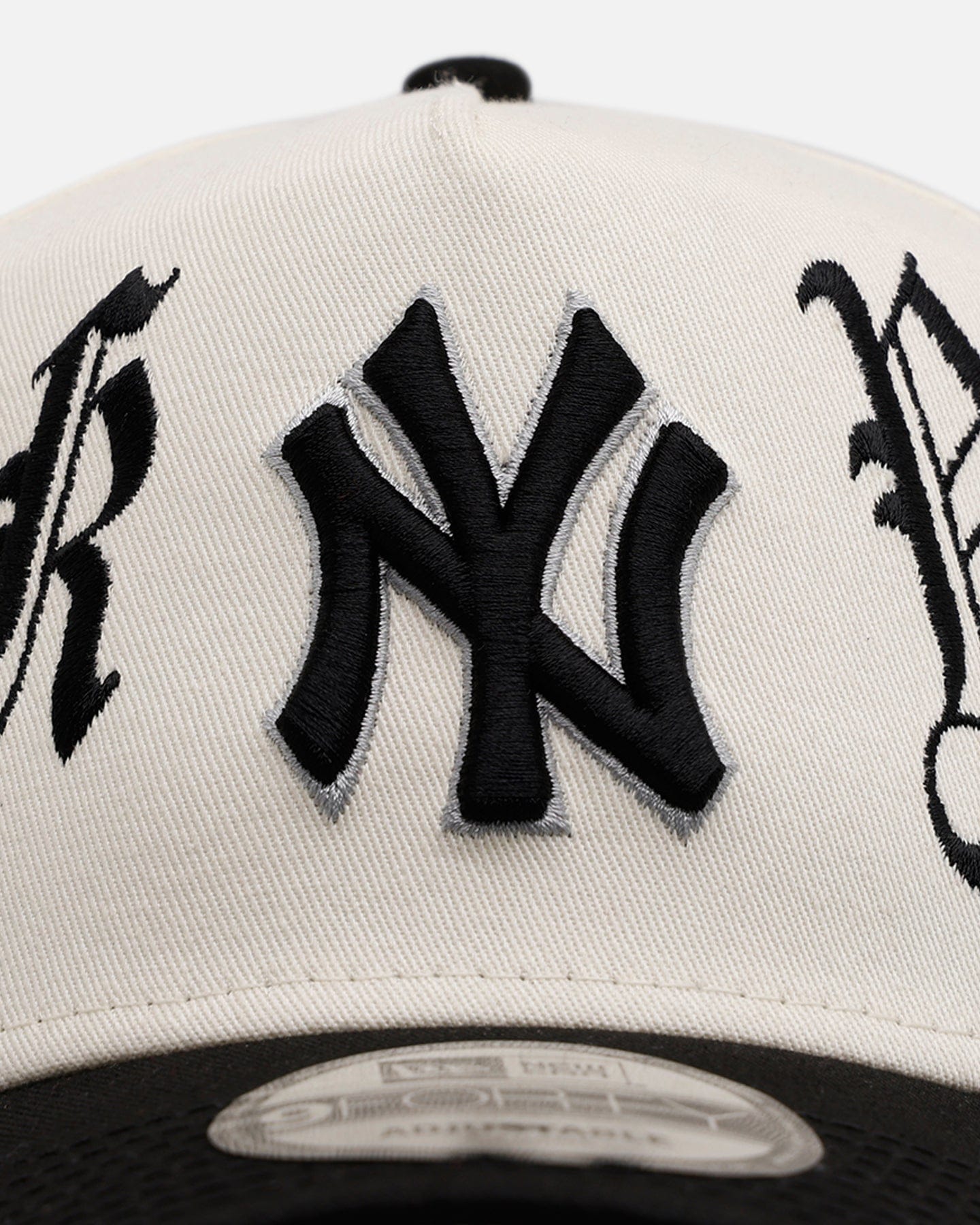 New Era New York Yankees Gothic Script Two Tone 9FORTY A - Frame Snapback Chrome/Black