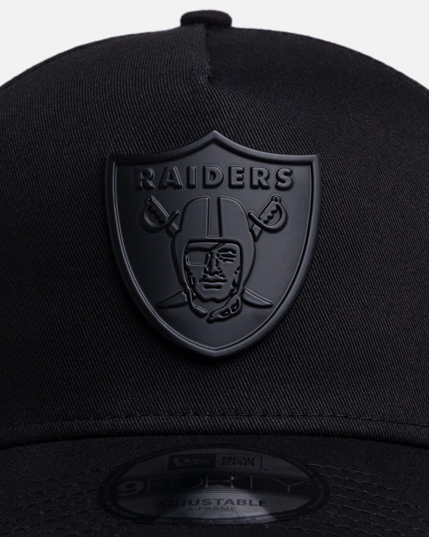 New Era Las Vegas Raiders Black Metal Badge 9FORTY A - Frame Snapback Black