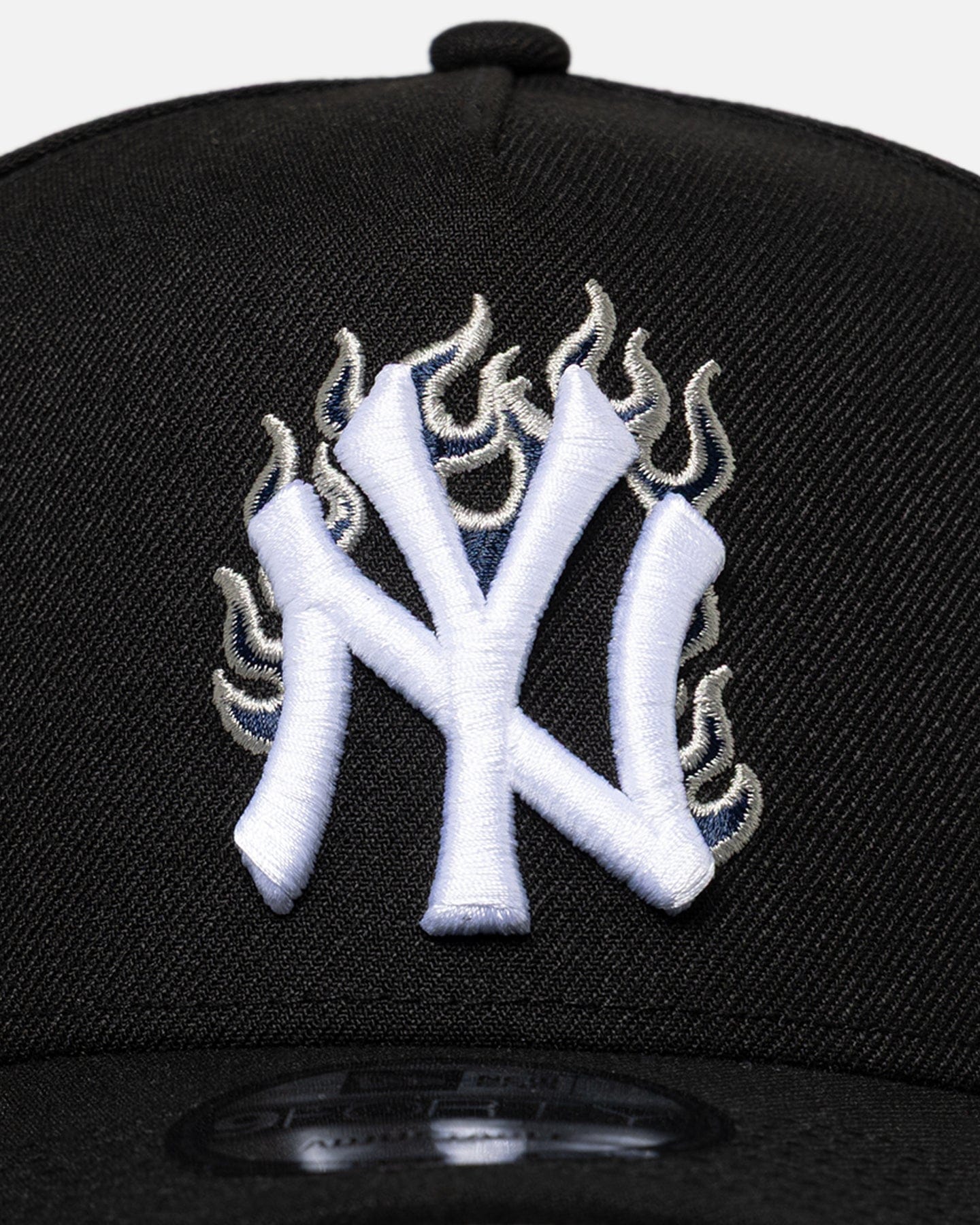 New Era New York Yankees Flame Logo 9FORTY A - Frame Snapback Black