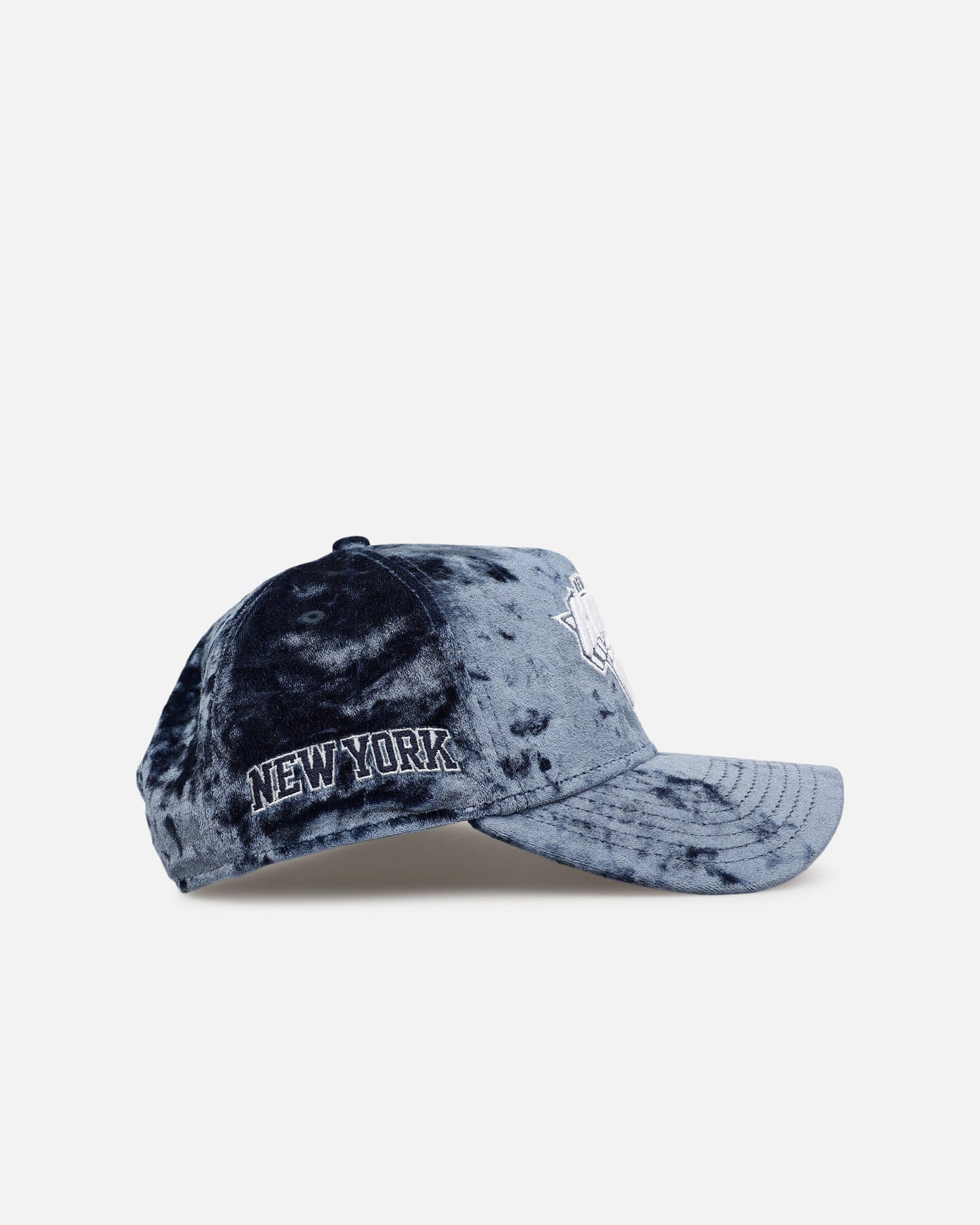 New Era New York Knicks Crushed Blue Velvet 9FORTY A - Frame Snapback Blue
