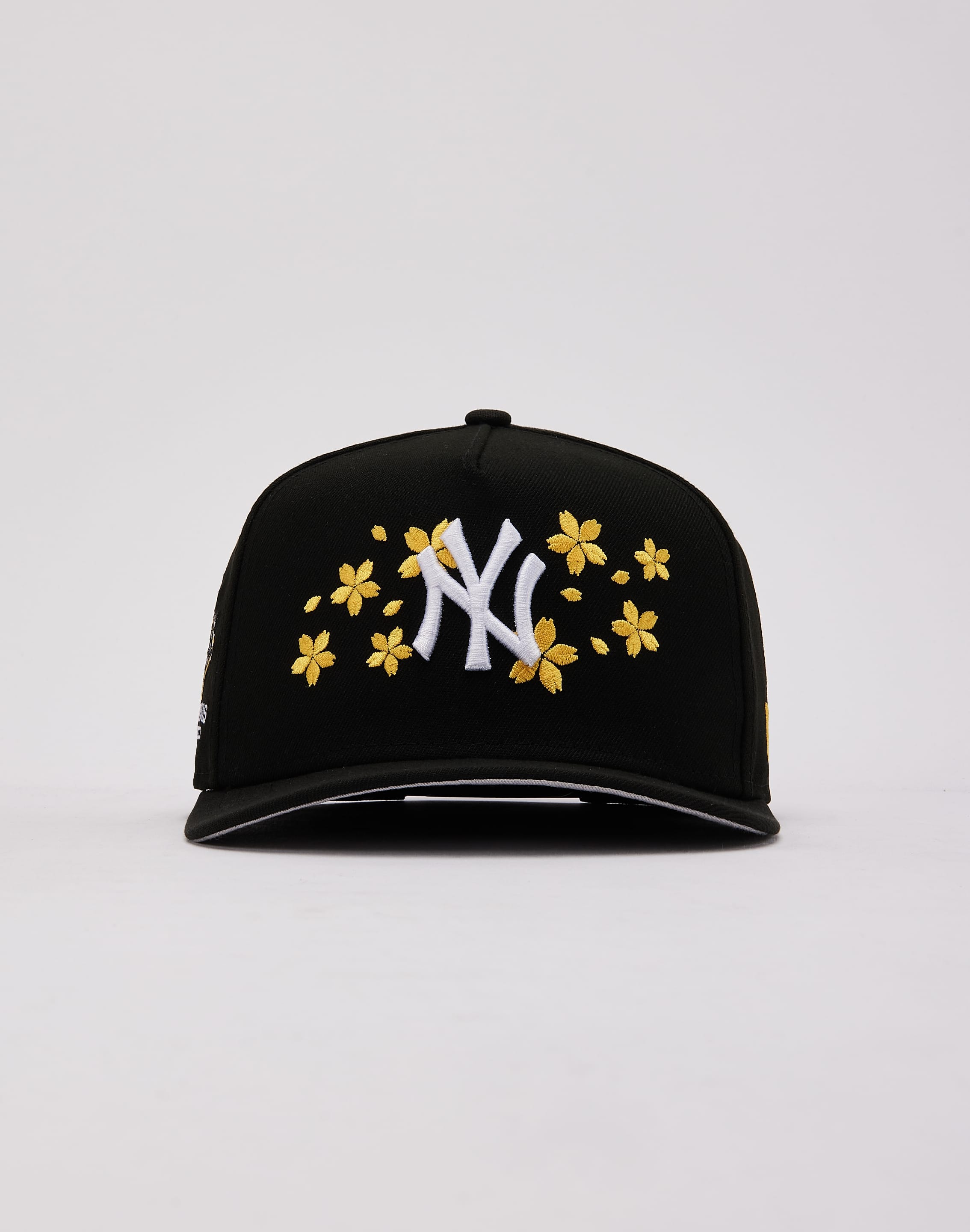 New Era New York Yankees Cherry Blossom 9FORTY A - Frame Snapback Hat