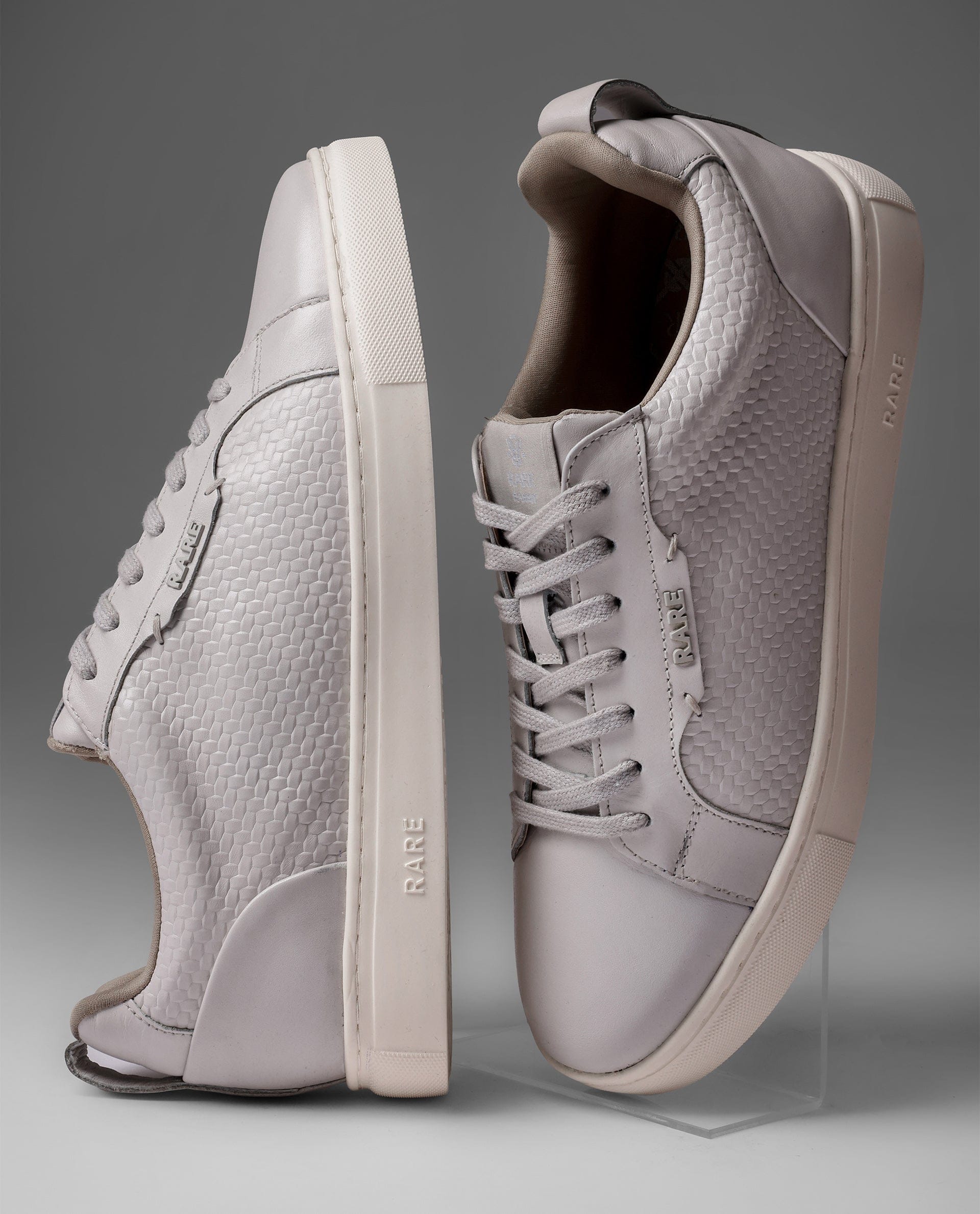 RAREZ Rare Rabbit Mens Rapso Light Beige Round Toe Low - Top Embossed Lace - Up Sneaker Shoes
