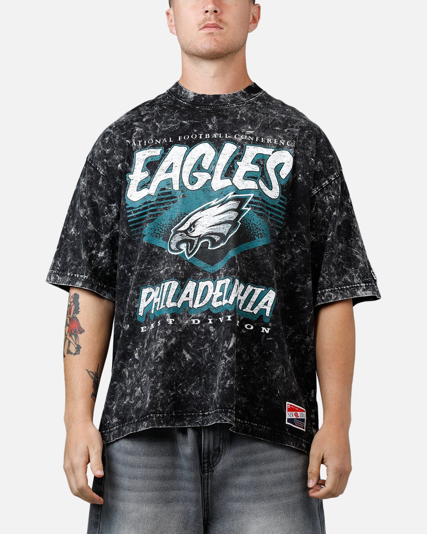 New Era Philadelphia Eagles Boxy Essentials T - Shirt Washed Black