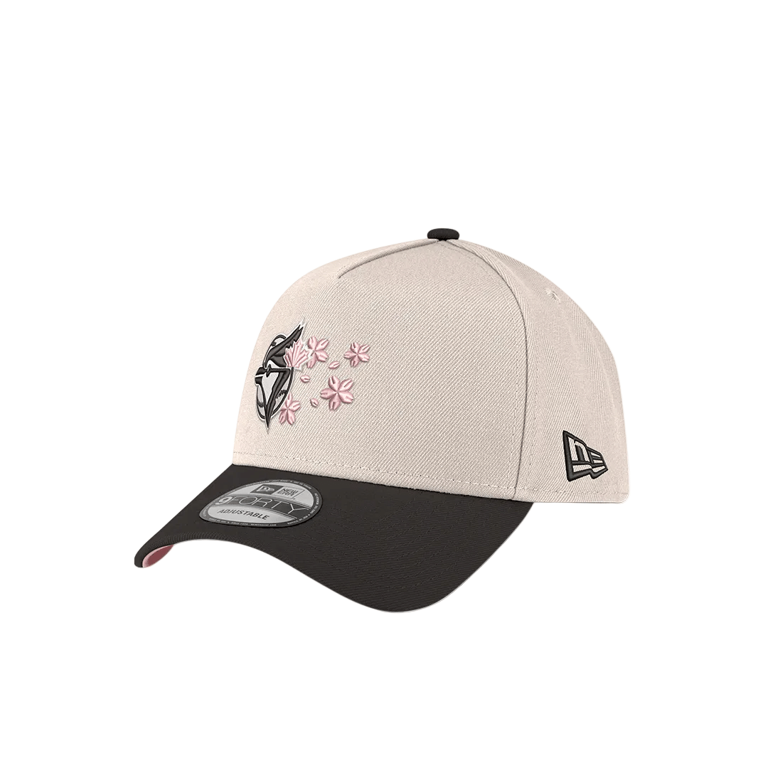 NEW ERA TORONTO BLUE JAYS CHERRY BLOSSOM CHAINSTITCH HAT BLACK / CREAM / CHERRY