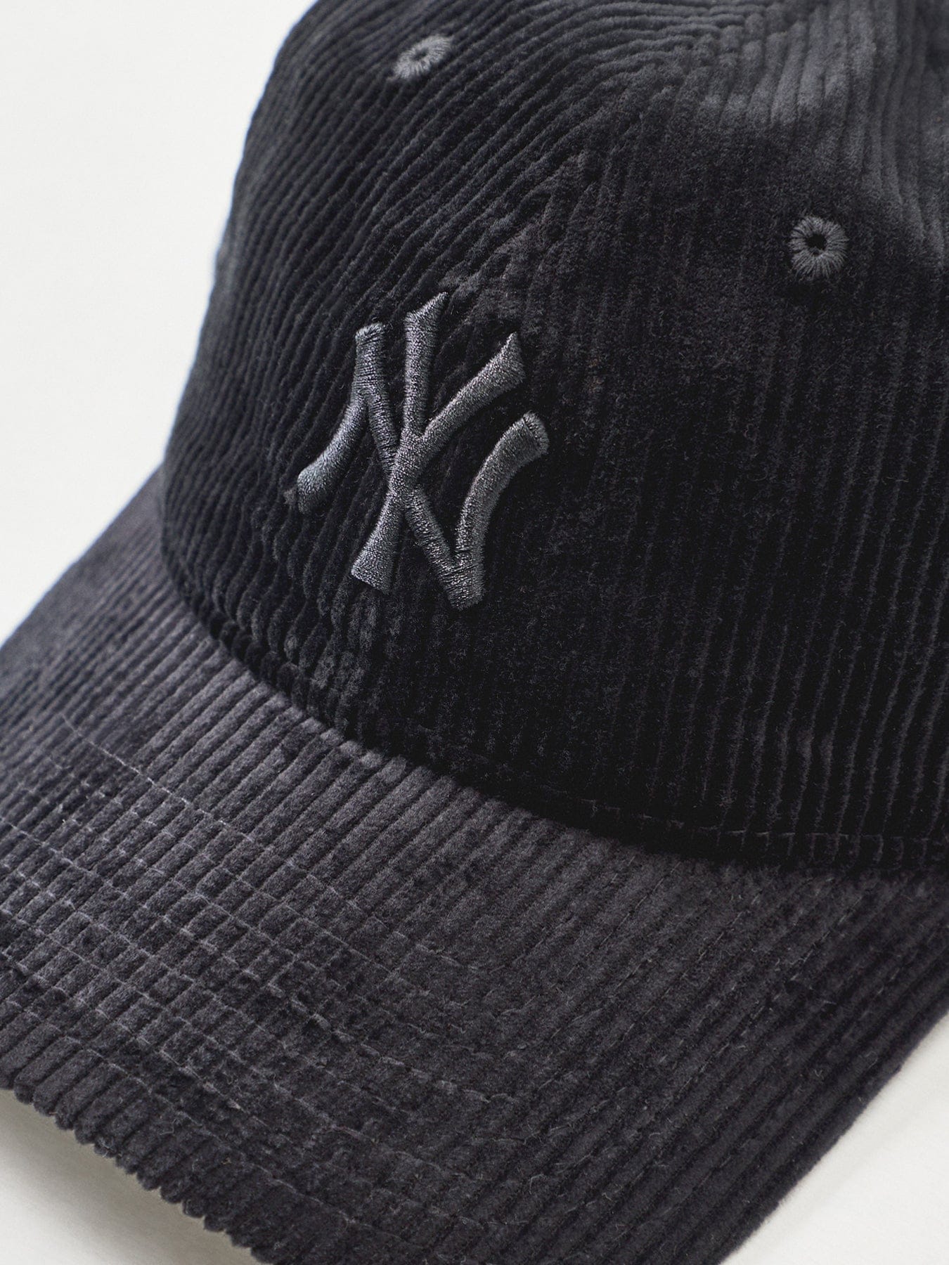 New Era Cord Midi 9 Twenty NY Cap Black