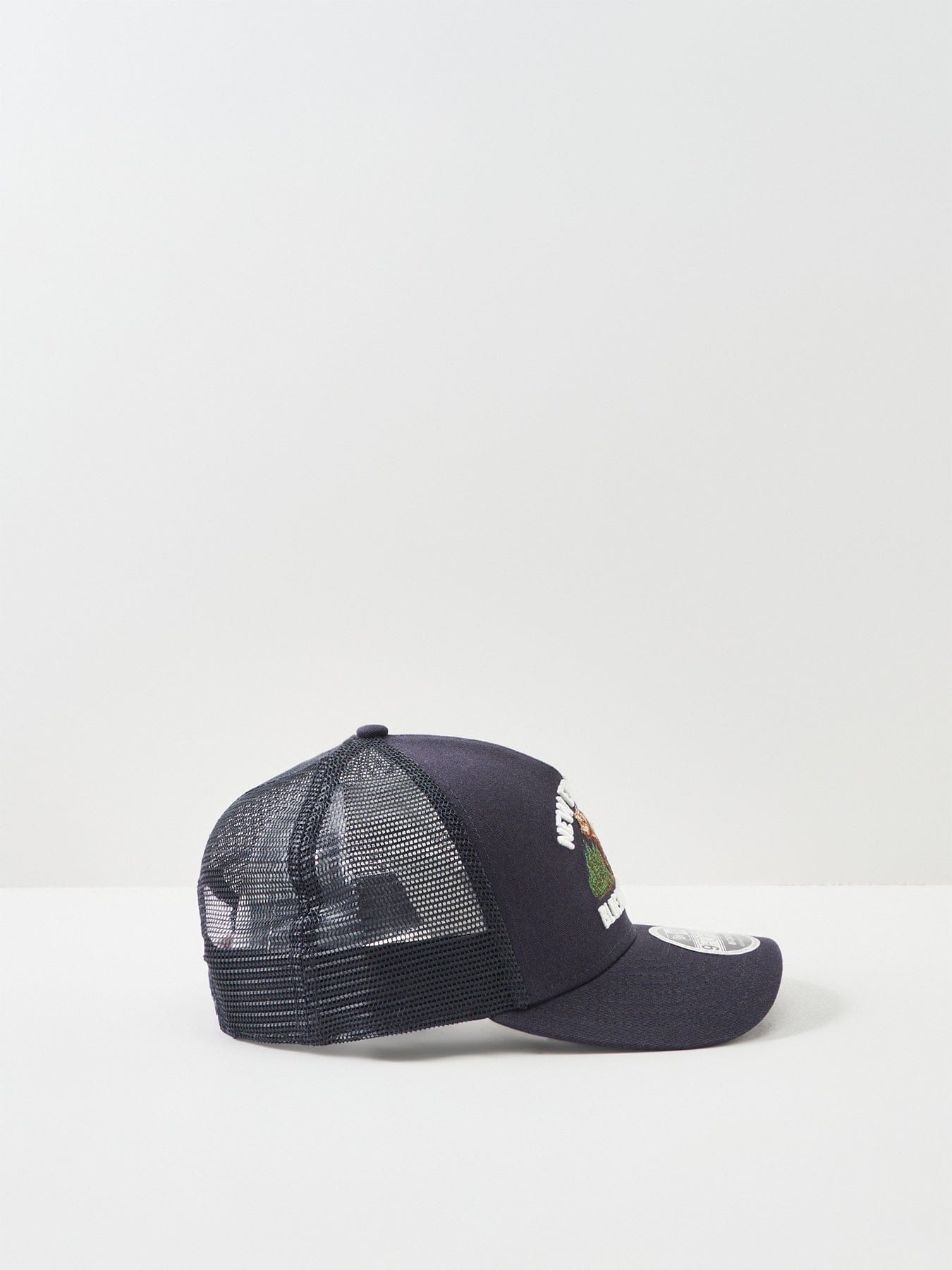 New Era Graphic 9 Forty A - Frame Trucker Bear Cap Navy
