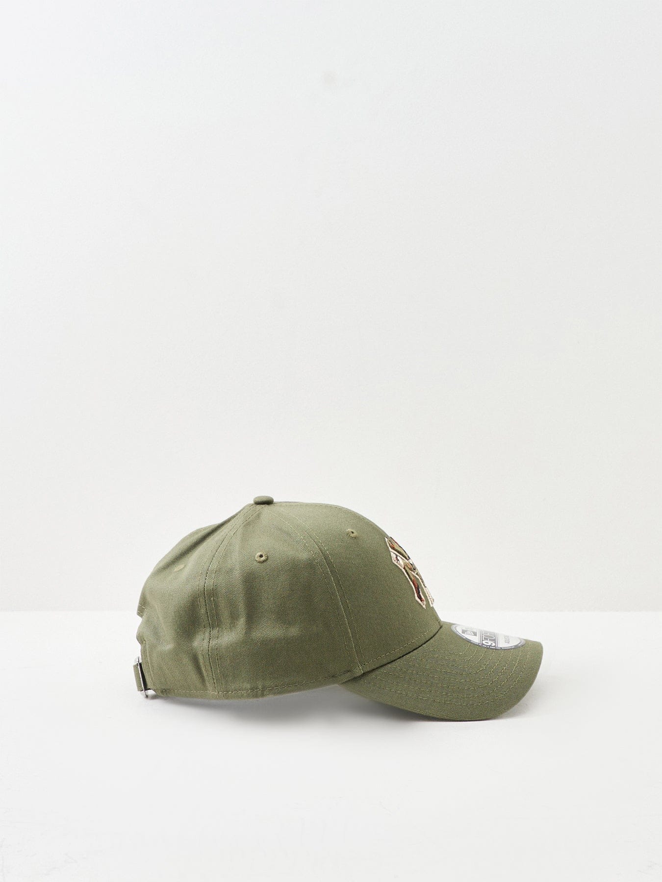 New Era Outline Camo 9FORTY NY Cap Olive