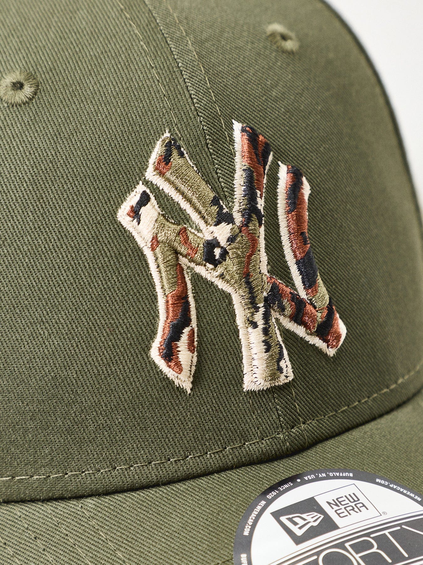 New Era Outline Camo 9FORTY NY Cap Olive