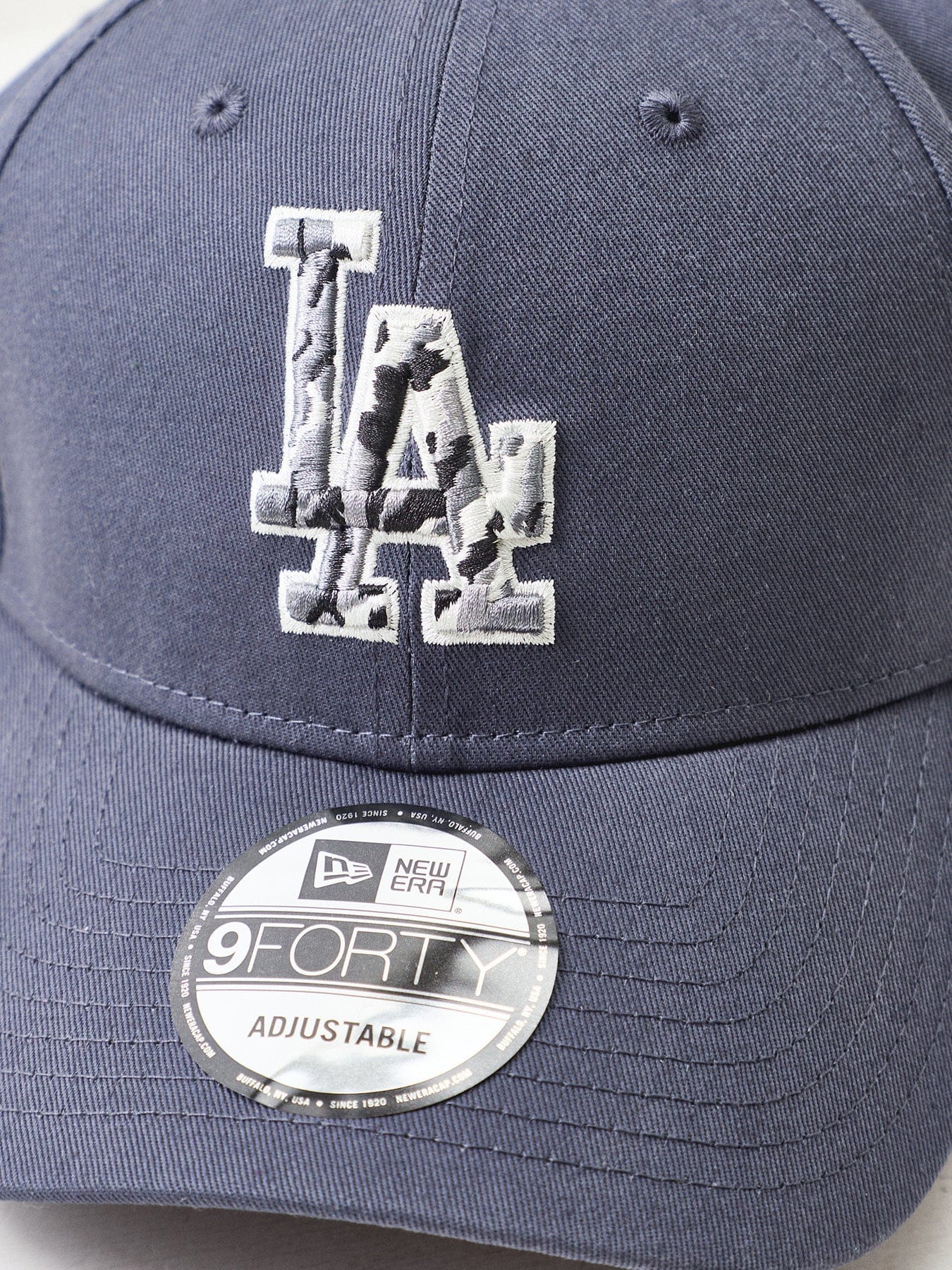 New Era Outline Camo 9FORTY LA Cap Grey