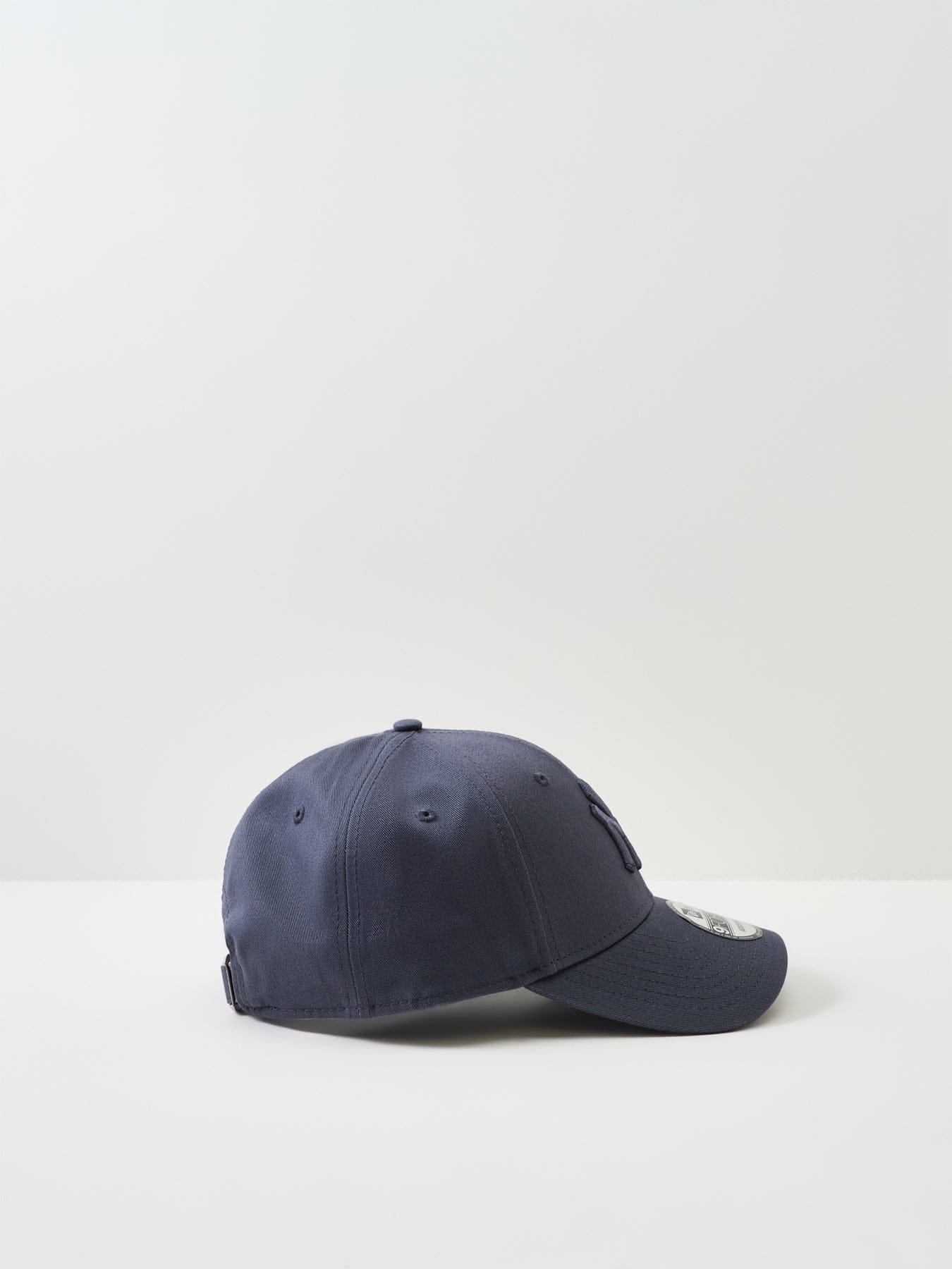 New Era League Essential 9FORTY New York Yankees Cap Grey