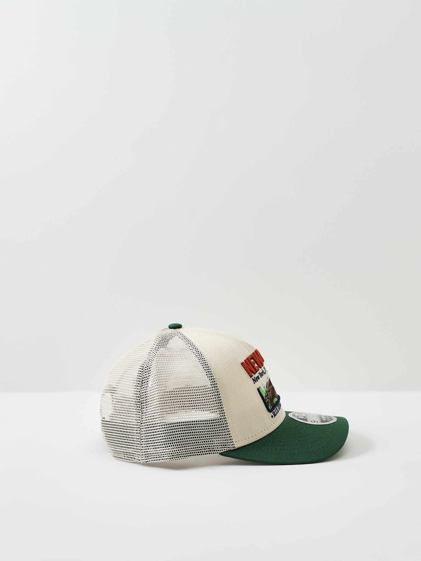 New Era Graphic 9FORTY Trucker Eagle Cap Multi