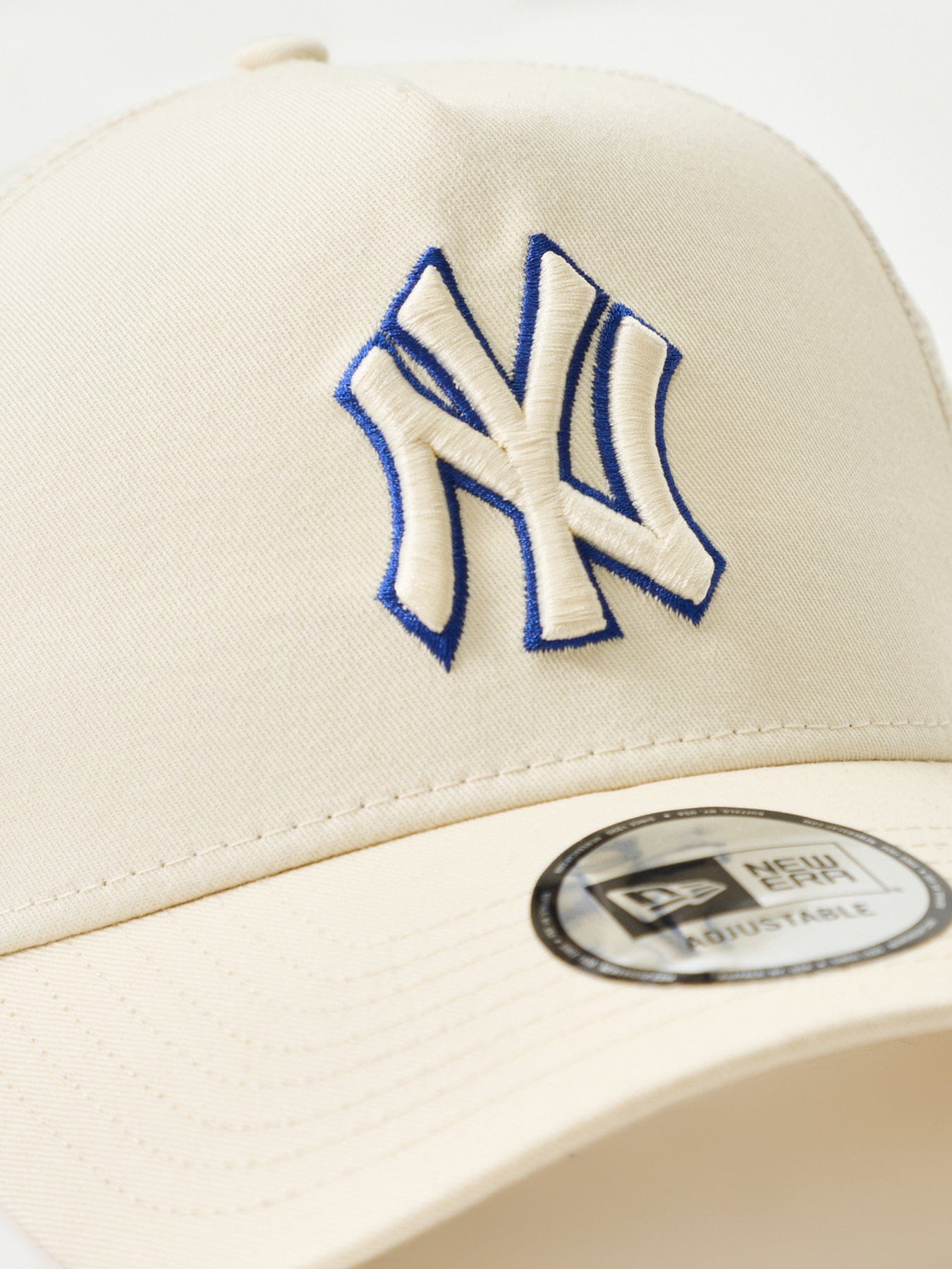 New Era Outline Trucker New York Yankees Cap White