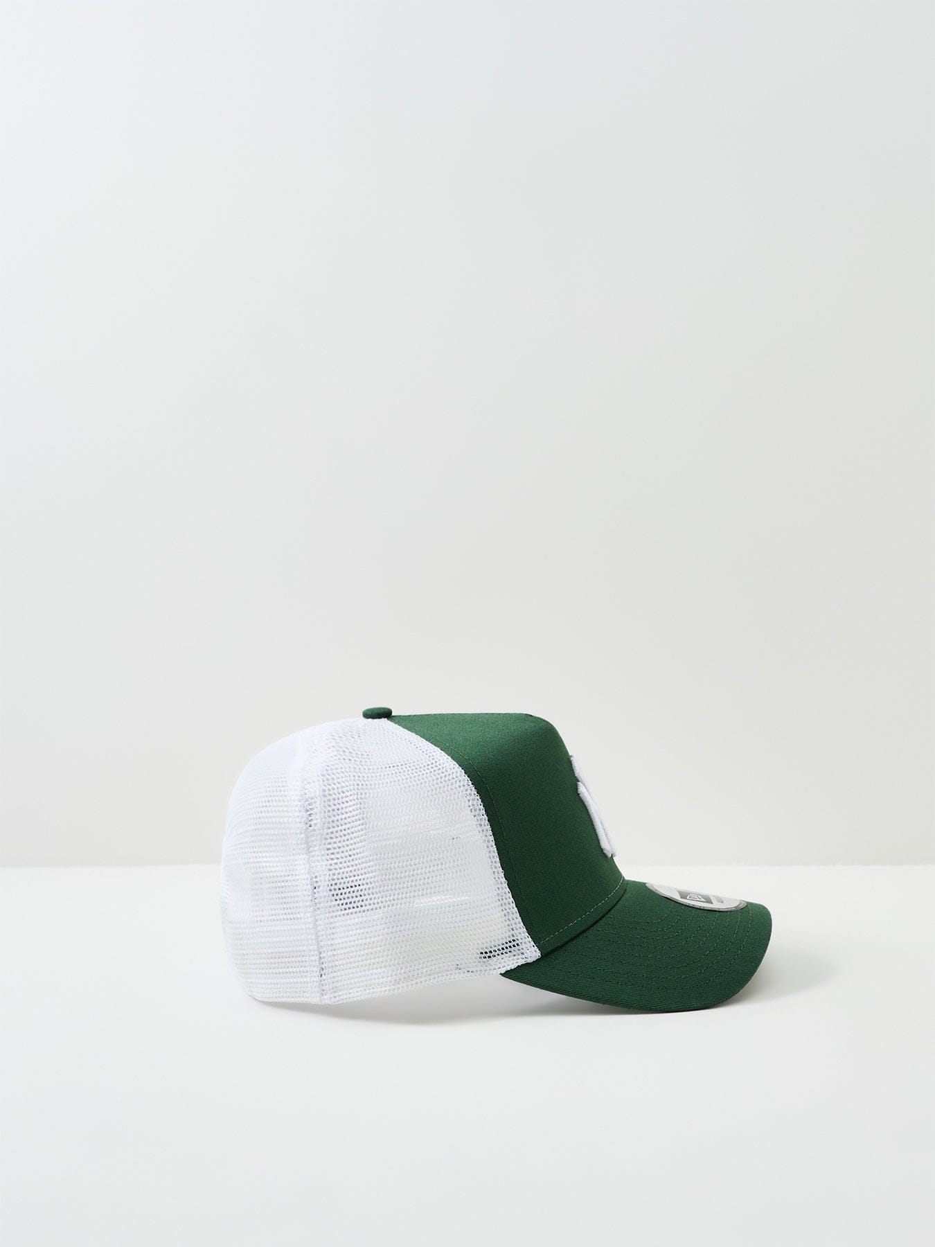 New Era League Essential Trucker New York Yankees Cap Green