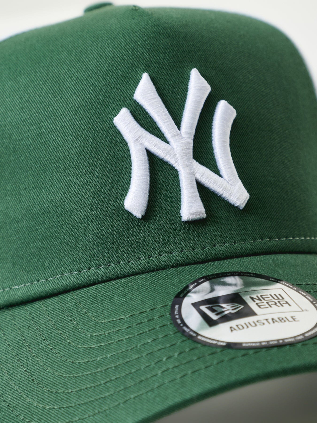 New Era League Essential Trucker New York Yankees Cap Green