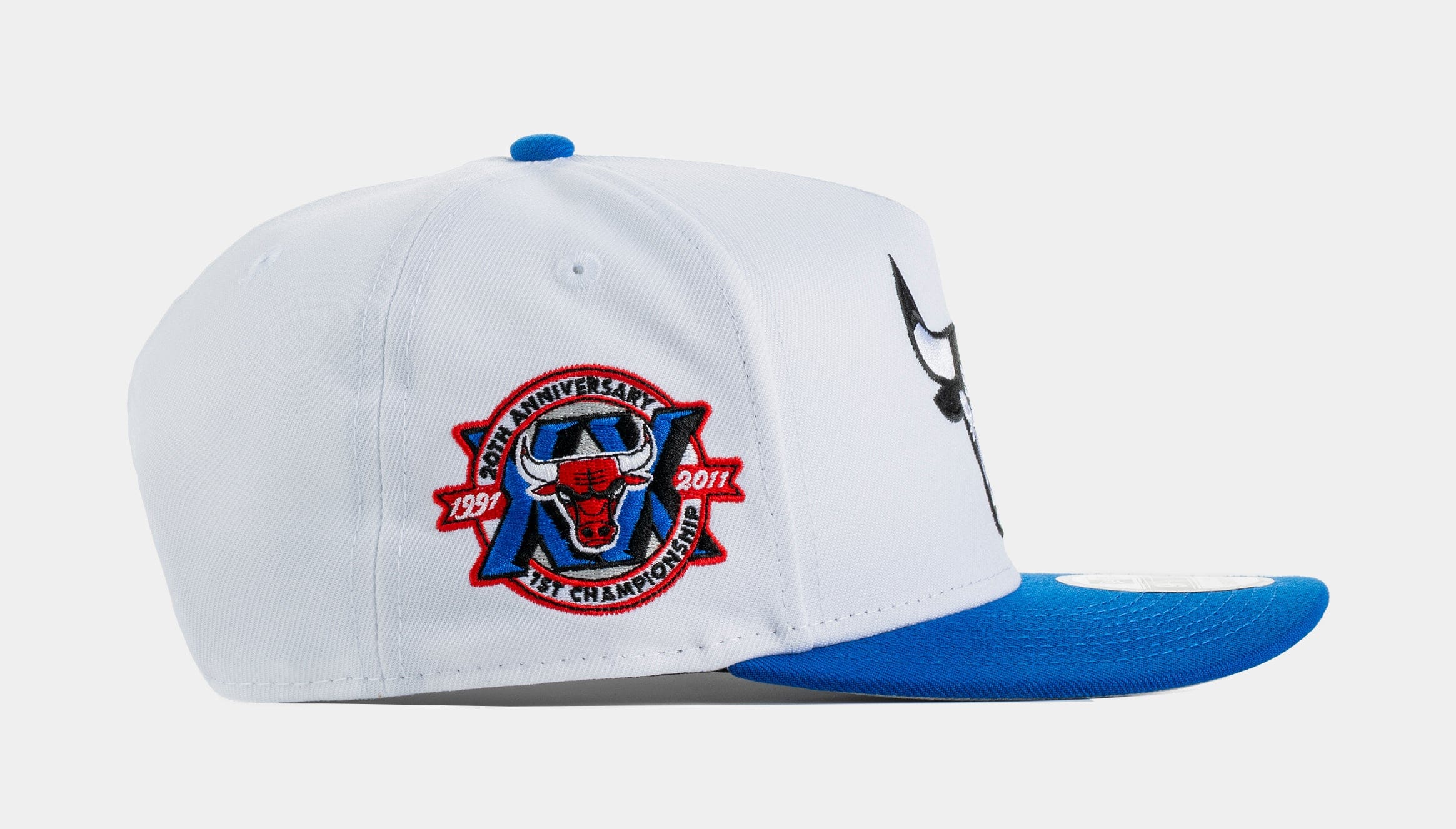 NEW ERA Chicago Bulls 950AF Curve Snapback Mens Hat (White/Blue)