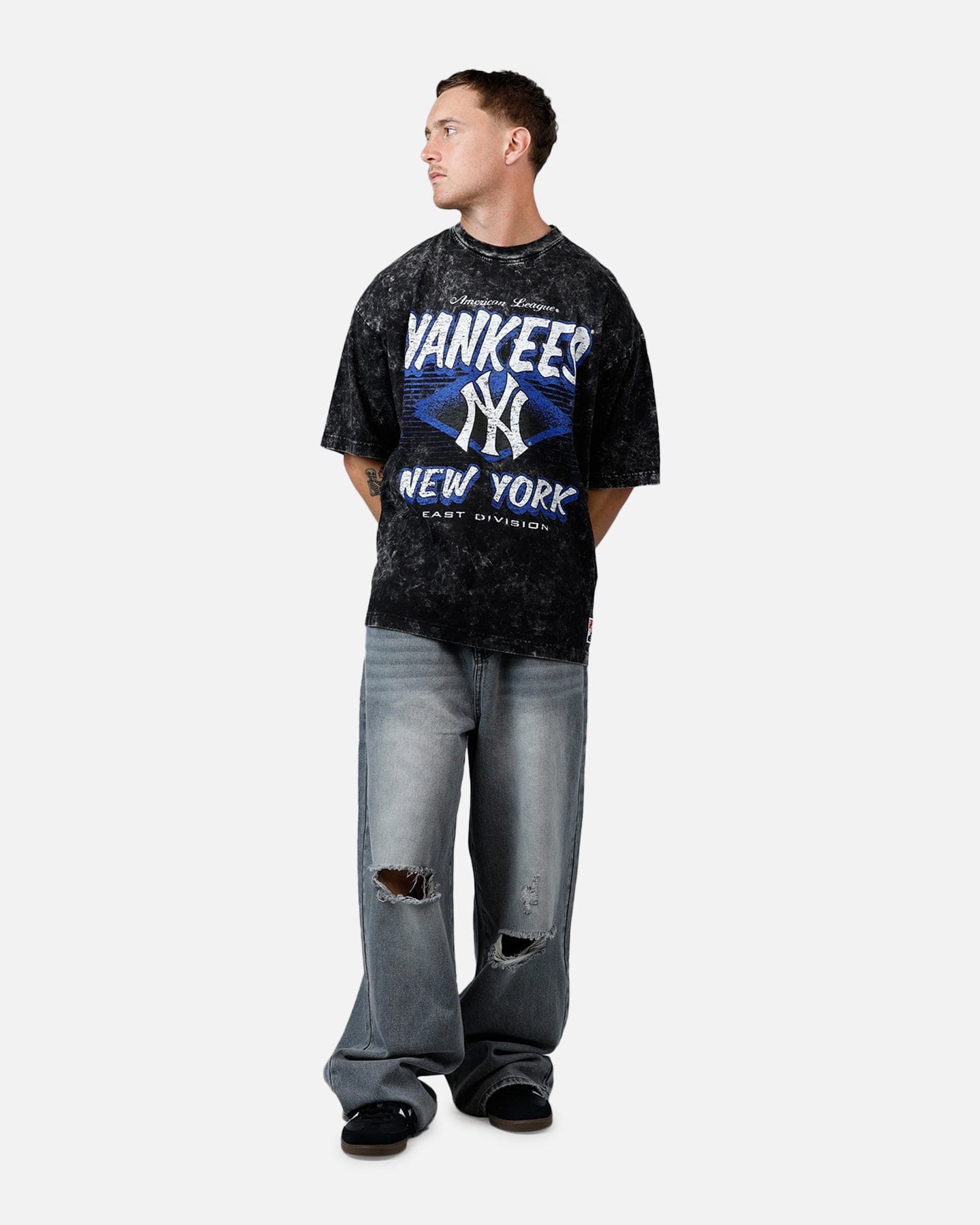 New Era New York Yankees Boxy Essentials T - Shirt Washed Black